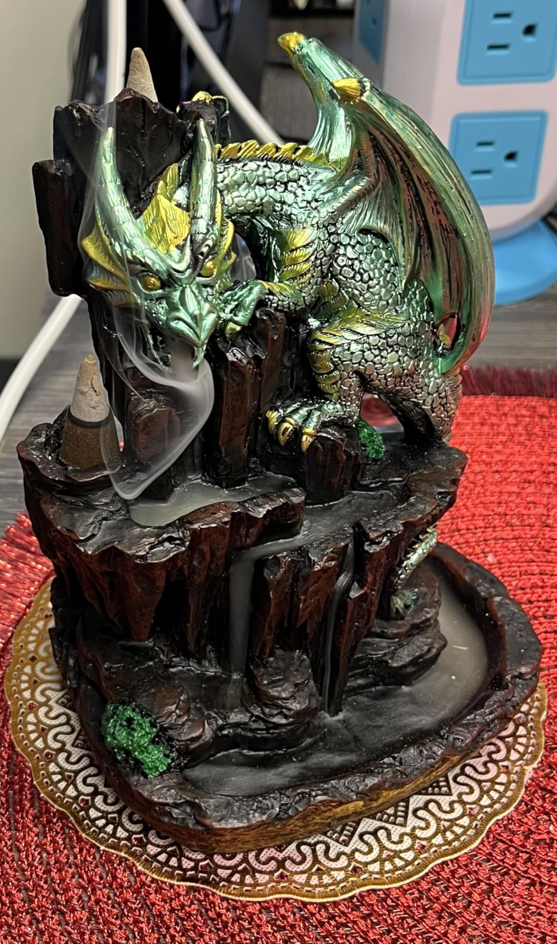 Dragon Backflow 2 Sided Mountain Waterfall Incense Burner, Fountain Smoke Incense Holder with Backflow Incense Cones, Tweezers, Mat, Resin Aromatherapy Meditation (Green) customer photo 2