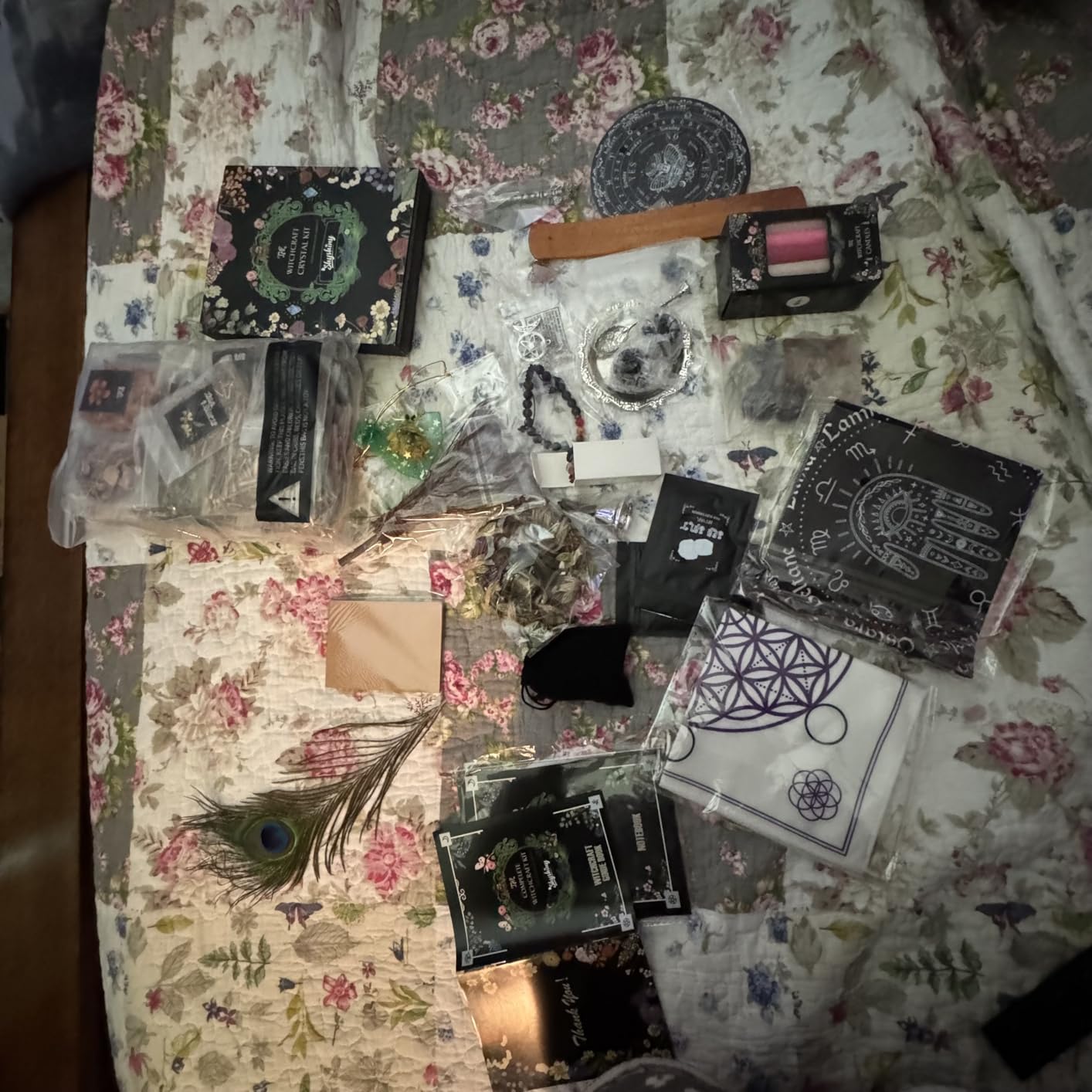 SHYSHINY Witchcraft Supplies Kit, 150Pack Wiccan Supplies and Tools Witchy Gifts for Beginners, Dried Herbs, Crystals, Candles, Green Witch Altar Starter Spell customer photo 1