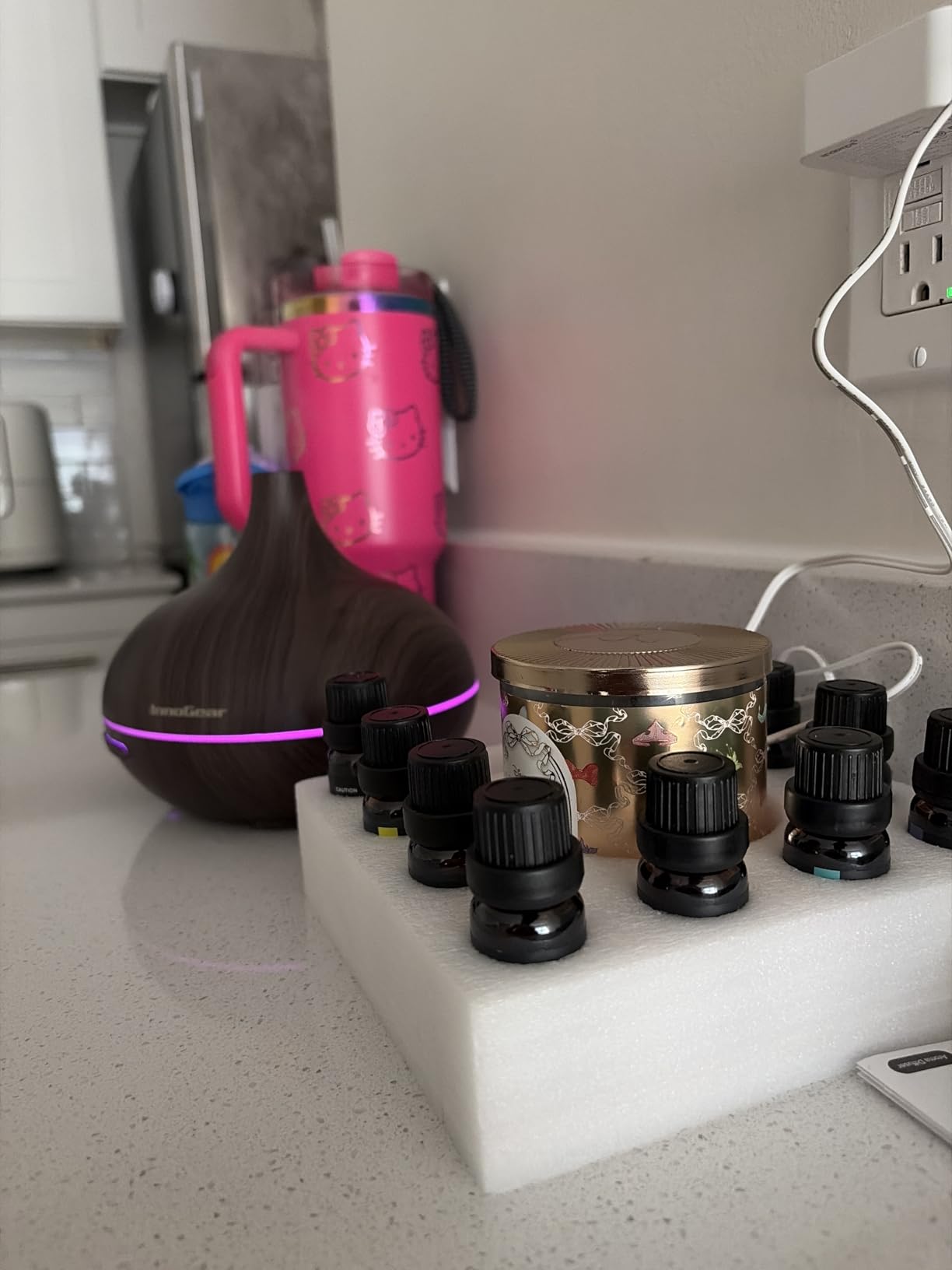 InnoGear Aromatherapy Diffuser & 10 Essential Oils Set, 400ml Diffuser Ultrasonic Diffusers for Home Cool Mist Humidifier with 4 Timers 7 Colors Light Waterless Auto Off, Dark Wood Grain customer photo 2