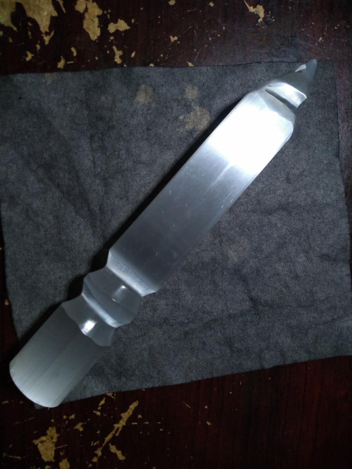 Selenite Crystal Wand, for Healing and Meditation, High Energy Crystals for Anxiety Relief, Yoga & Home Decor, Idea for Gift, White - 6 Inches customer photo 1