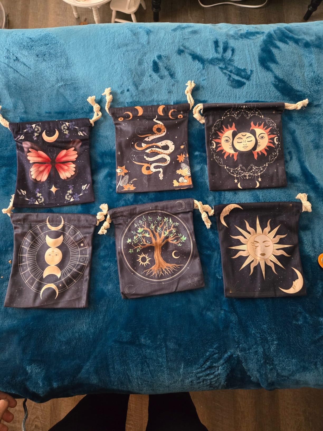 XSYLOHXL Tarot Card Bag and Pouches Kit 6 pcs Tarot Deck Holder Storage Gift Velvet Bags with Sturdy Drawstrings, Also Suitable for Crystals, Dice, Witchcraft and Divination Supplies customer photo 2