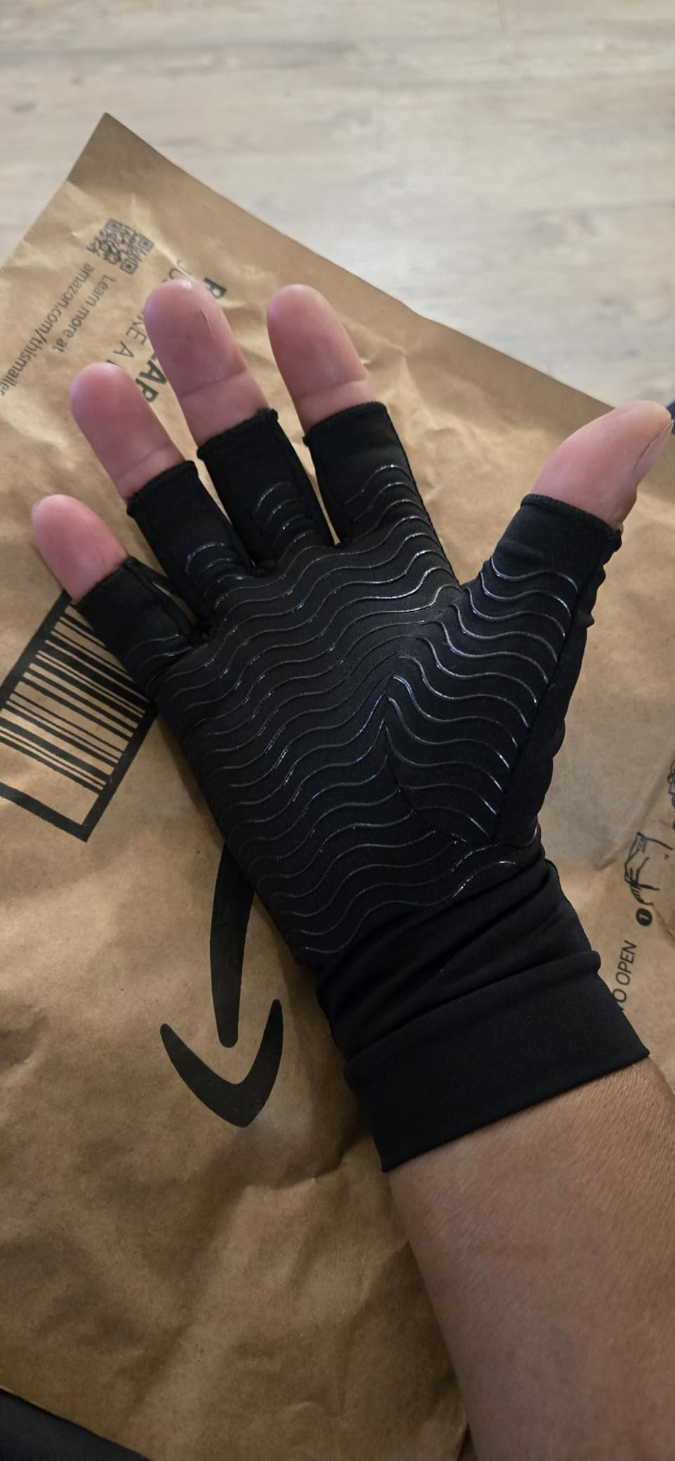 2 Pairs Copper Arthritis Compression Gloves for Rheumatoid, Osteoarthritis, Carpal Tunnel Pain Relief, Compression Hand Gloves for Women & Men, Anti-Slip Fingerless Gloves for Work, Typing (M) customer photo 1