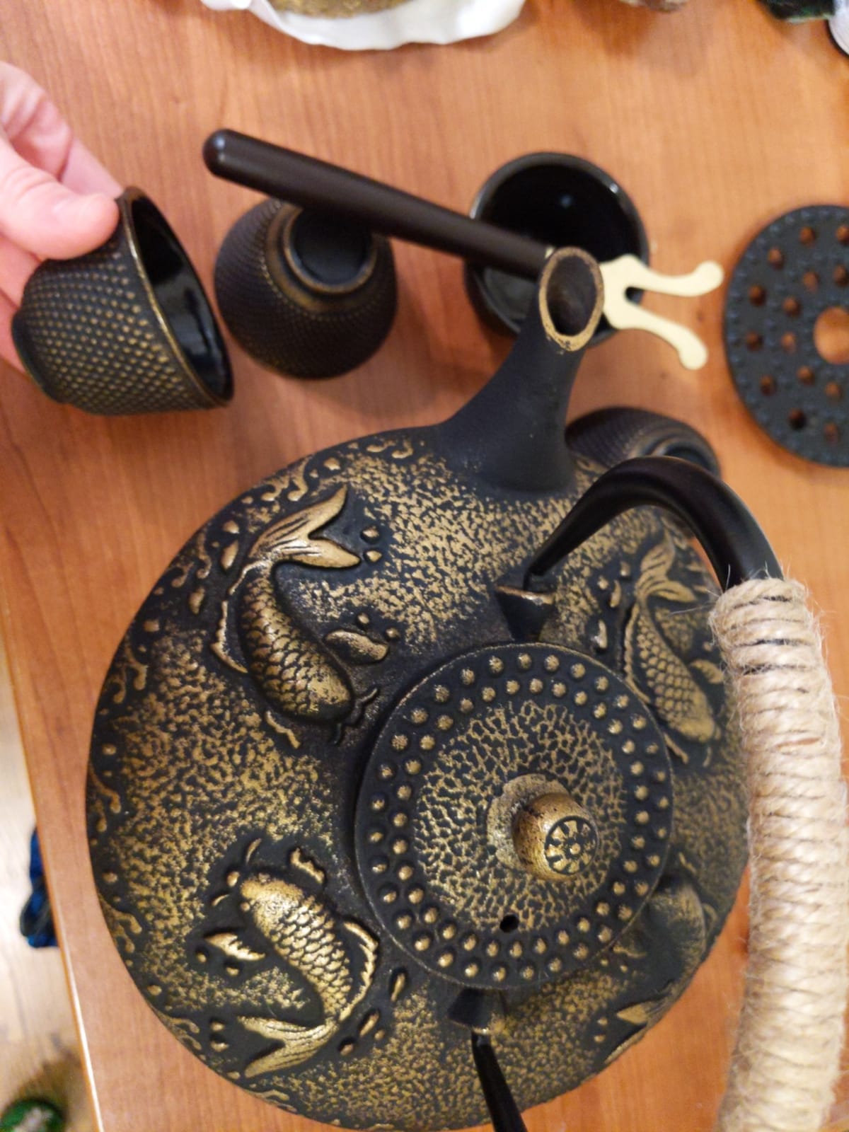 Ufine Cast Iron Teapot with Stainless Infuser Enameled Interior 40oz/1200ml | Japanese Style Tea Kettle for Stove Top Loose Leaf Tea Pot, Black Sakura Design customer photo 1
