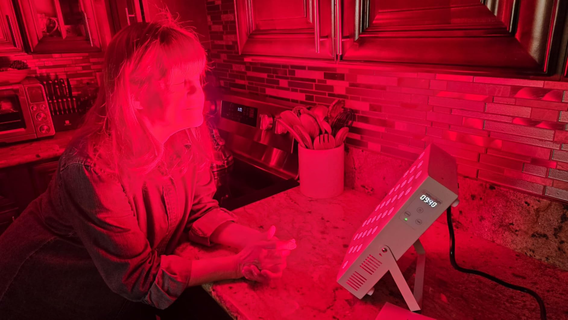 Mito Red Light - MitoMIN 2.0 Red Light Panel - Red Light Therapy for Face and Neck - Red Light & Near Infrared Red Light Therapy - At-Home Red Light Therapy for Body customer photo 1
