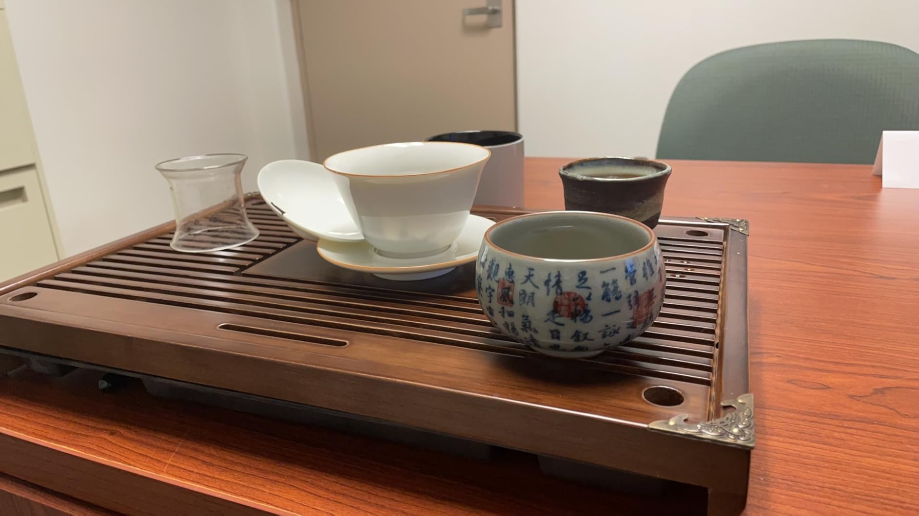 Eorbow Wooden Tea Tray, 17 Inch Chinese Kung Fu Tea Tray, Gongfu Tea Table with Water Storage Box, Household Filter Tea Serving Tray Gift Set for Home, Office, Bar customer photo 2