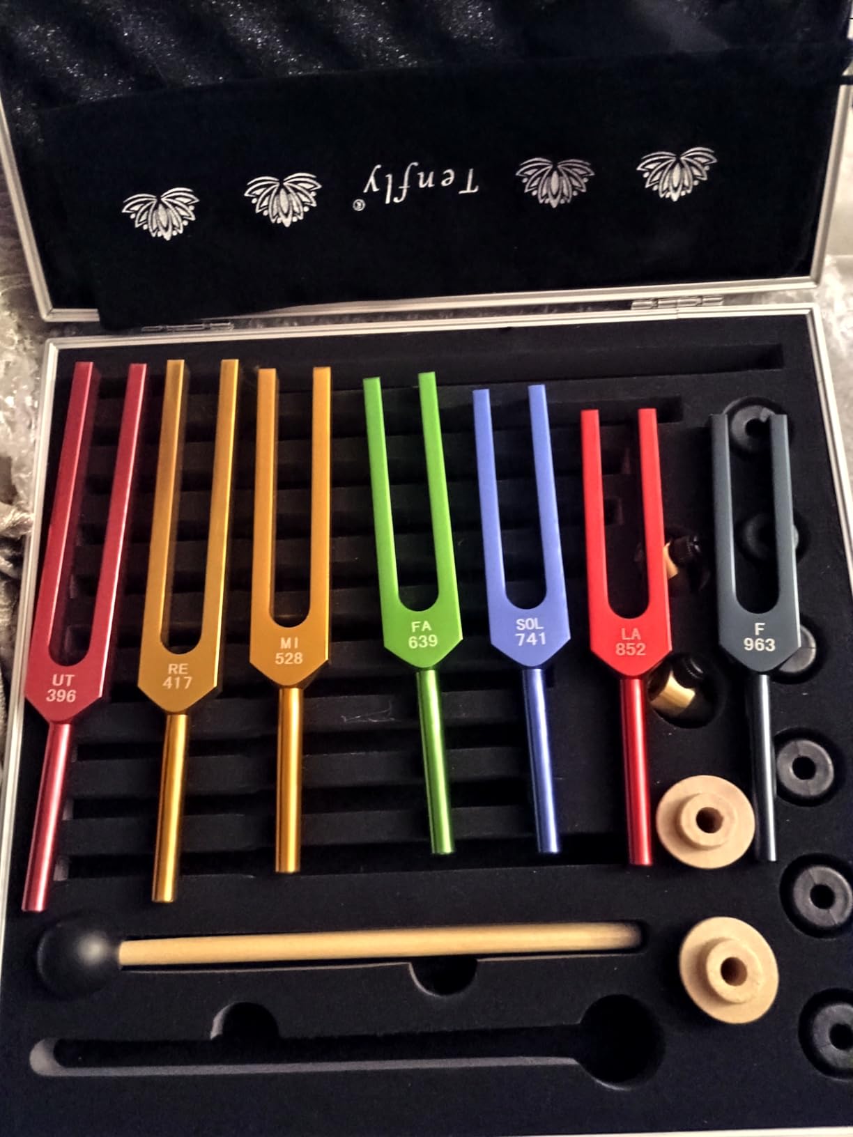 Solfeggio Tuning Fork Set - 10 Tuning Forks Perfect for DNA Healing, Chakra, Sound Therapy, Multicolour, with Exquisite Aluminum Gift Box (174 Hz, 285 Hz, 396 Hz, 417 Hz, 432Hz, 528 Hz etc) customer photo 1