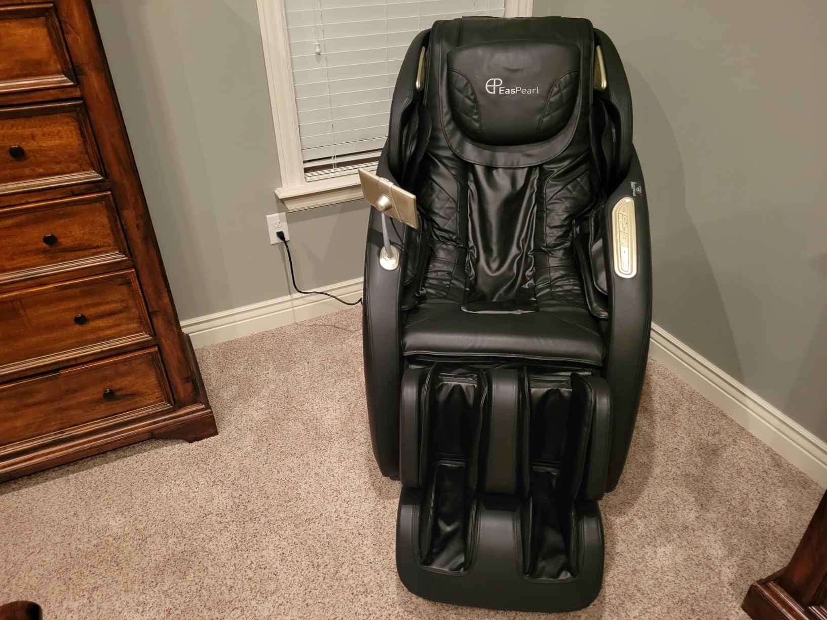 EASPEARL Massage Chair Full Body with 24 Auto Modes & Manual Custom Modes | Save Custom Mode via the App, 3-Row Foot Rollers, Body Scan, for Home Office Relaxation customer photo 2