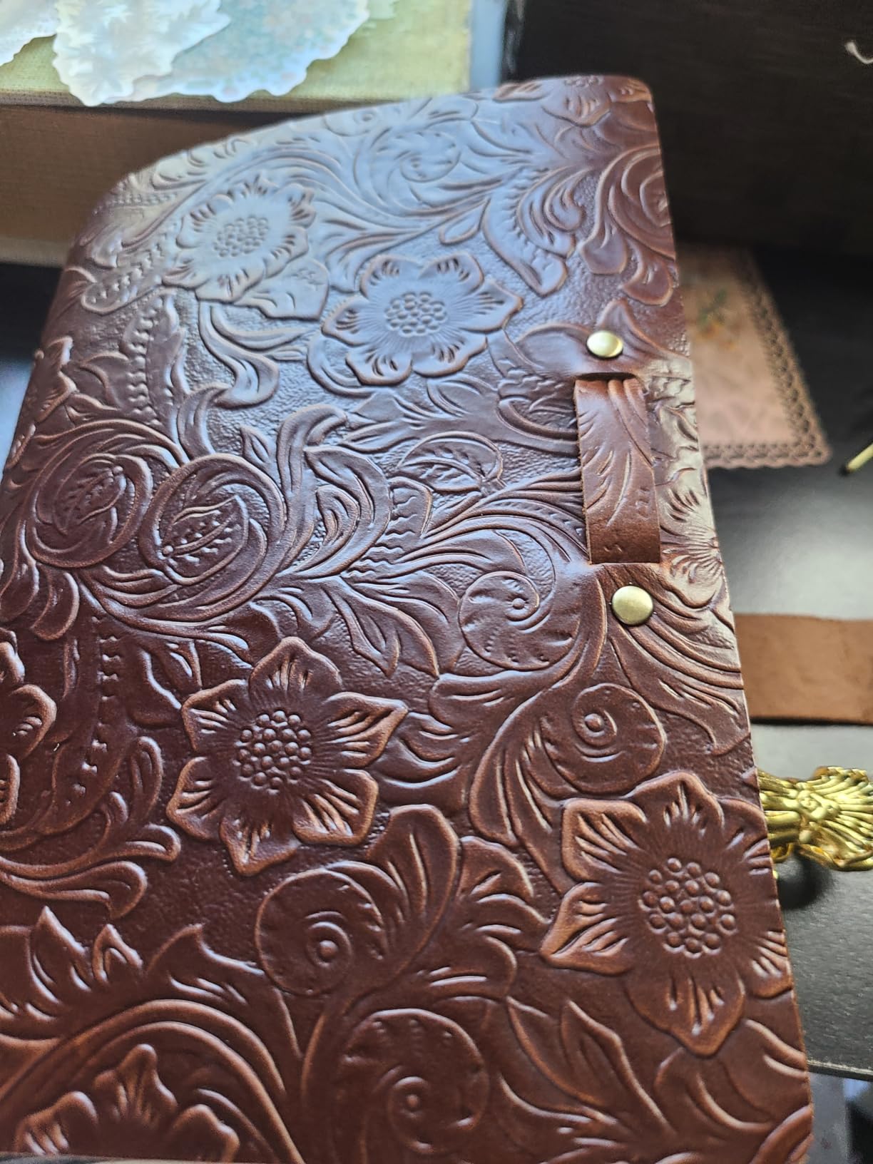 Leather Journal Notebook, Embossed Genuine Leather Journals for Writing, 200 Sheets (400Pages) Antique Blank Kraft Paper Diary, Vintage Sketchbook for Man Women Gifts (Dark Brown, 7.5