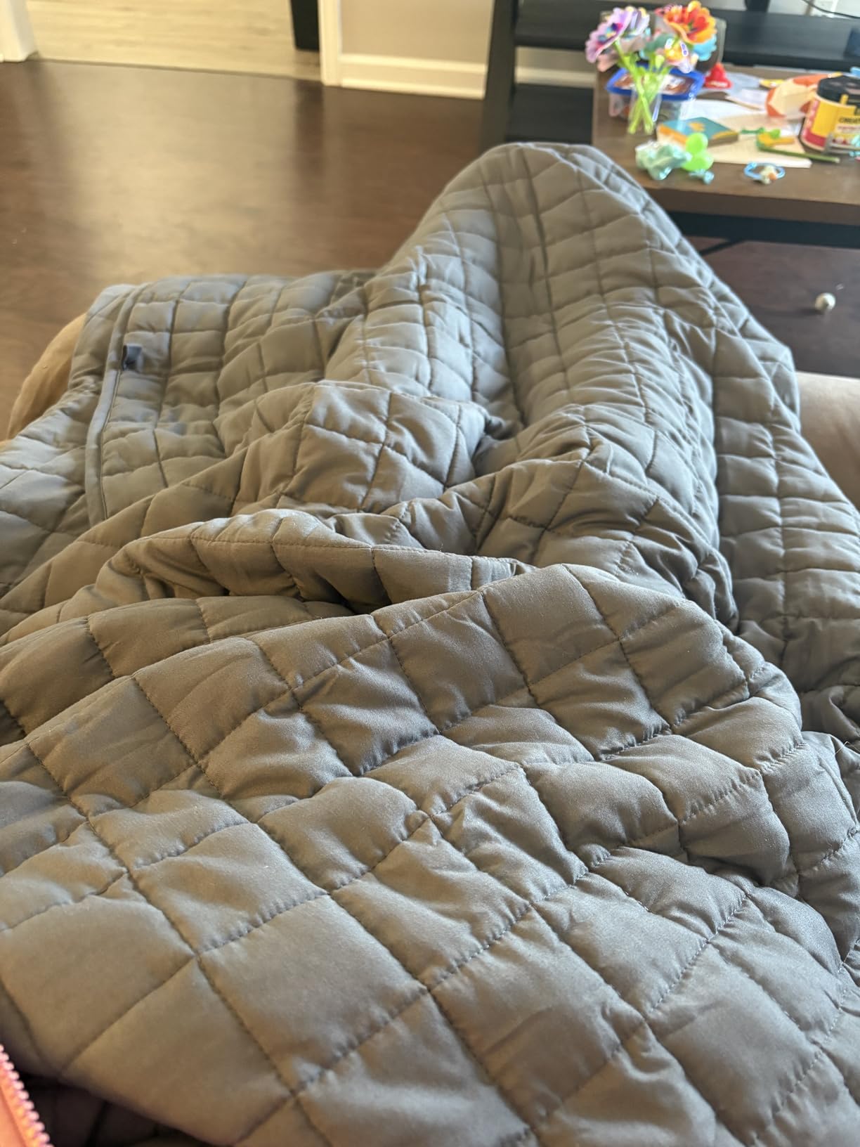 YnM Portable Weighted Lap Blanket for Adults, Perfect for Relaxation, Lounging, Napping, Sleeping & Travel (29x24 Inches, 7 Pounds, Dark Grey) customer photo 2