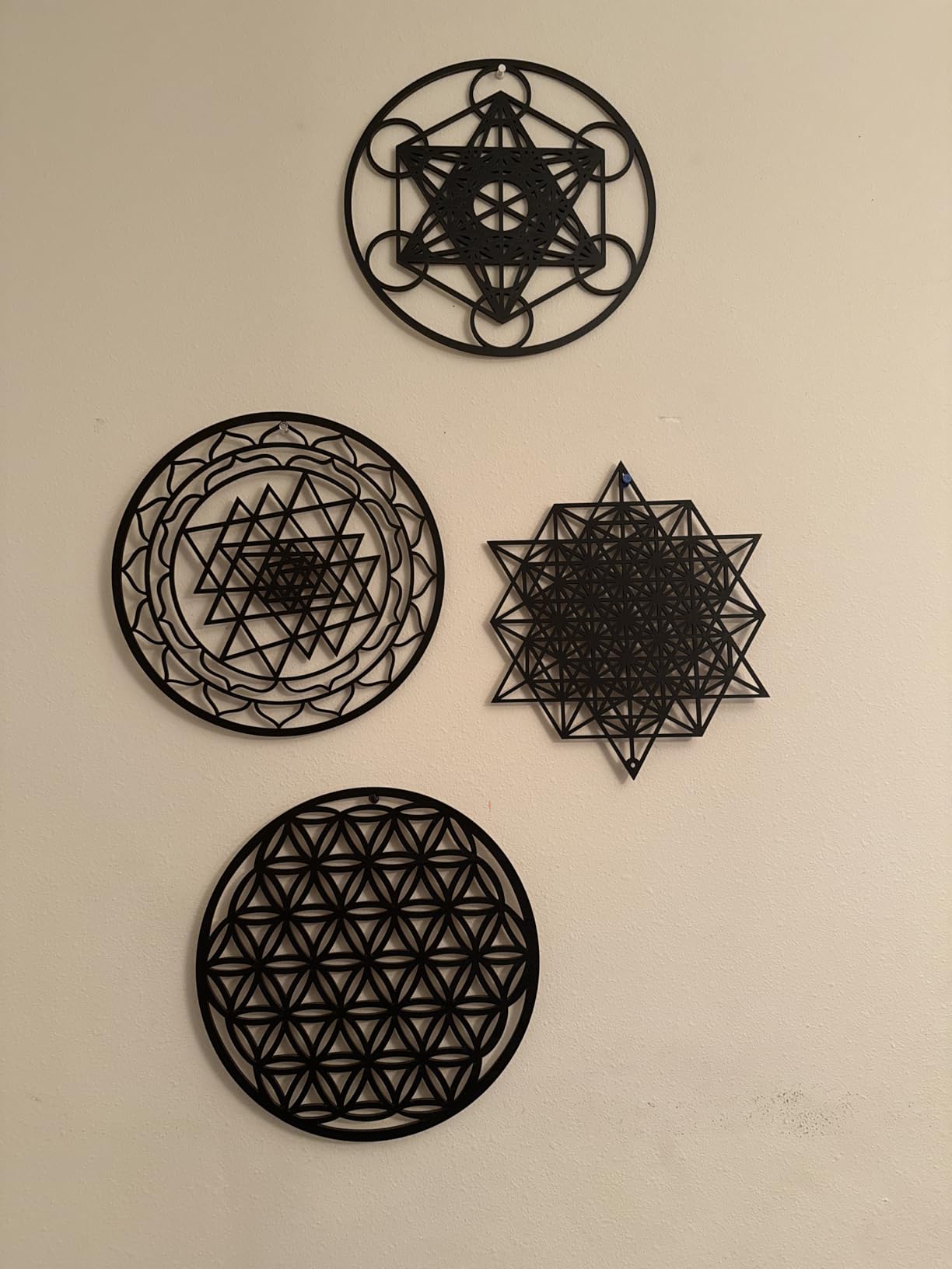 Leinuosen 4 Pcs 12 Inch Crystal Grid Board Sacred Geometric Wall Art Set Metatron Cube, Flower of Life, Sri Yantra, 64 Star Tetrahedron Pagan Decor Home Wall Decor for Room (Gold) customer photo 2