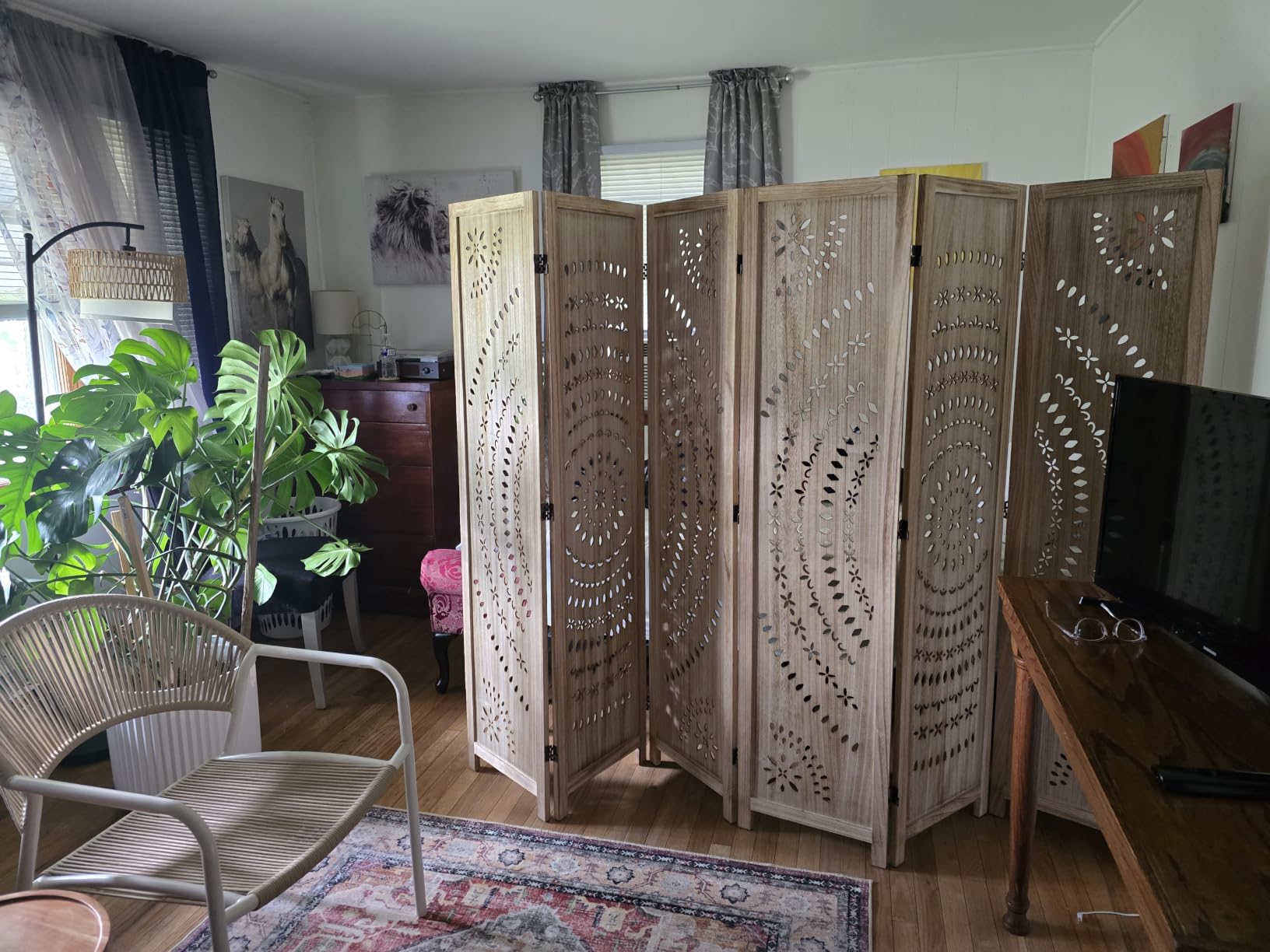 66.9Inch Folding Room Divider, 3 Panels Wood Carved Privacy Screens, Free Assembled Freestanding Partition for Home Office Restaurant Bedroom (White-Washed) customer photo 2