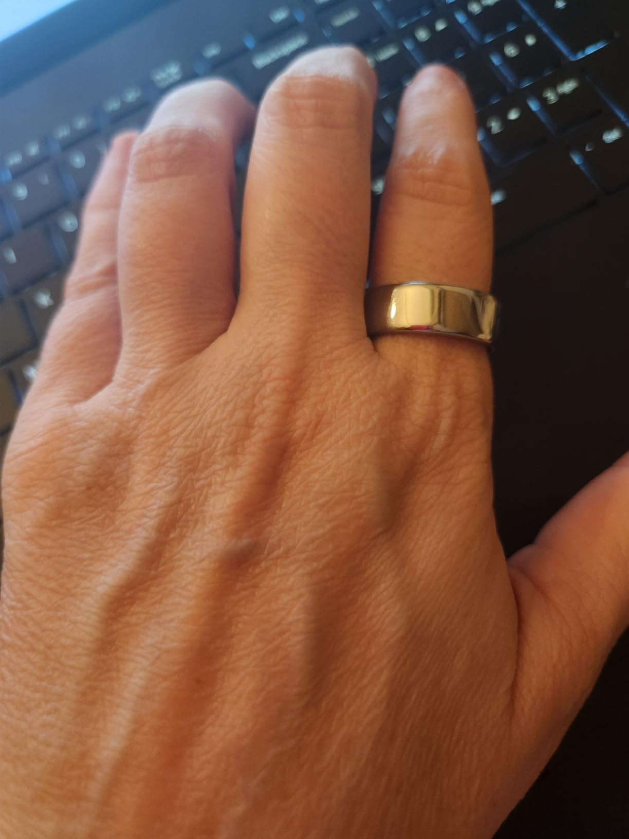 OURA Ring 4 Smart Ring - Silver - Size 9 | Sleep, Activity, Women's Health, AI Advisor, Up to 8 Days of Battery Life, Size Before You Buy, Android & iOS Compatible customer photo 1