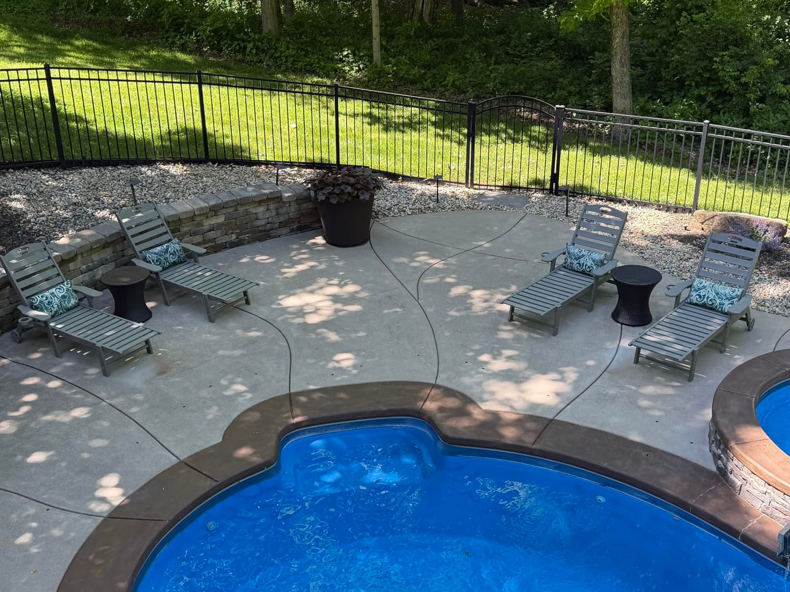 Oversized Outdoor Chaise Lounge Chair, HDPE Patio Chair with Wheels | Oversized outdoor HDPE chaise lounge with wheels & cup holder, 5 adjustable position, UV-resistant for patio, pool & backyard customer photo 2