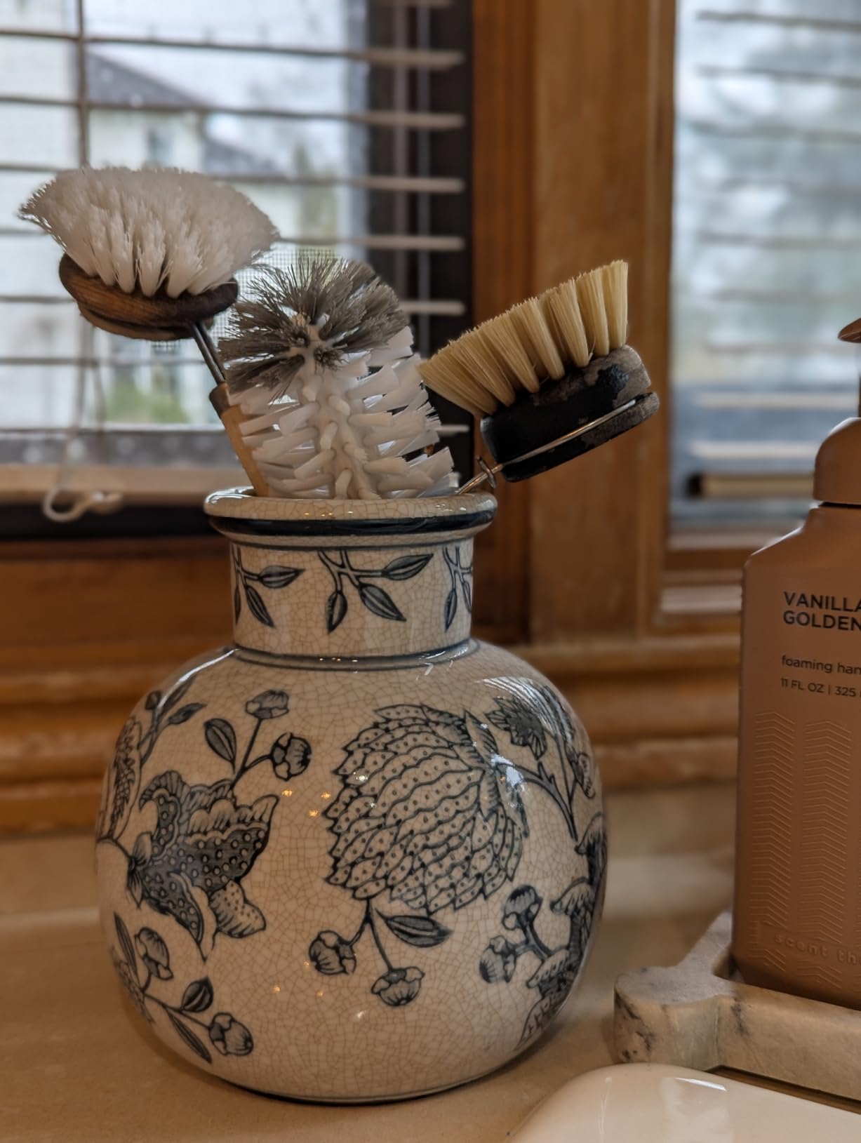 SIDUCAL Ceramic Rustic Farmhouse Vase | 6 Inch Pottery Decorative Flower | Boho | Terracotta Vase for Home Decor Table, Living Room, Bathroom Decoration, Shelf Decor, Mantel, Bronze customer photo 2