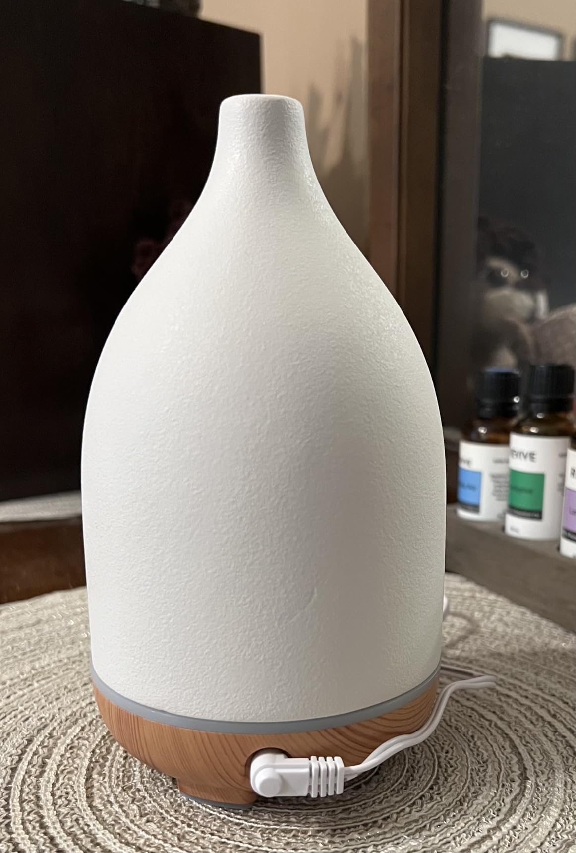 InnoGear Oil Diffuser, 300ML Ceramic Diffuser for Essential Oils Handcrafted Aromatherapy Diffuser Ultrasonic Cool Mist Humidifier with 4 Timers Waterless Auto Off for Room Office, White customer photo 2