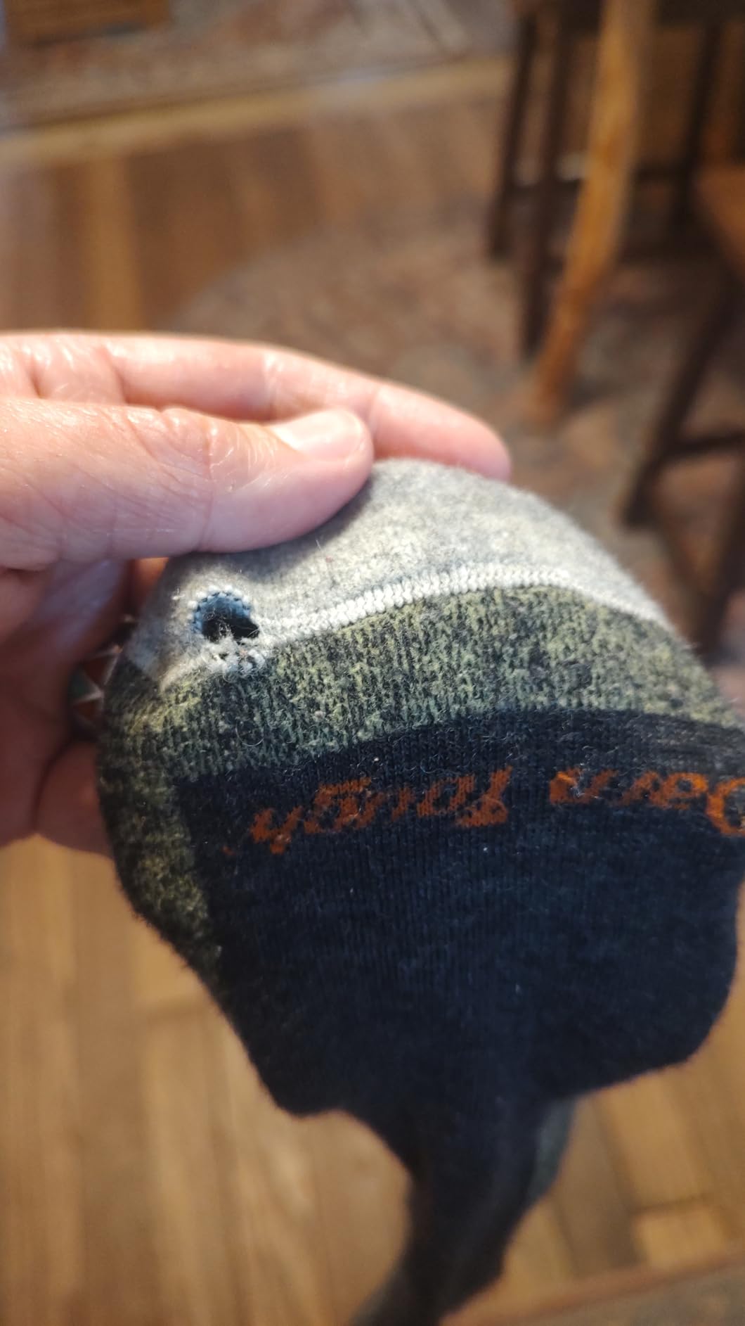 Darn Tough Vermont Men's Hiker Boot Midweight Cushion Hike Socks (1403) customer photo 1