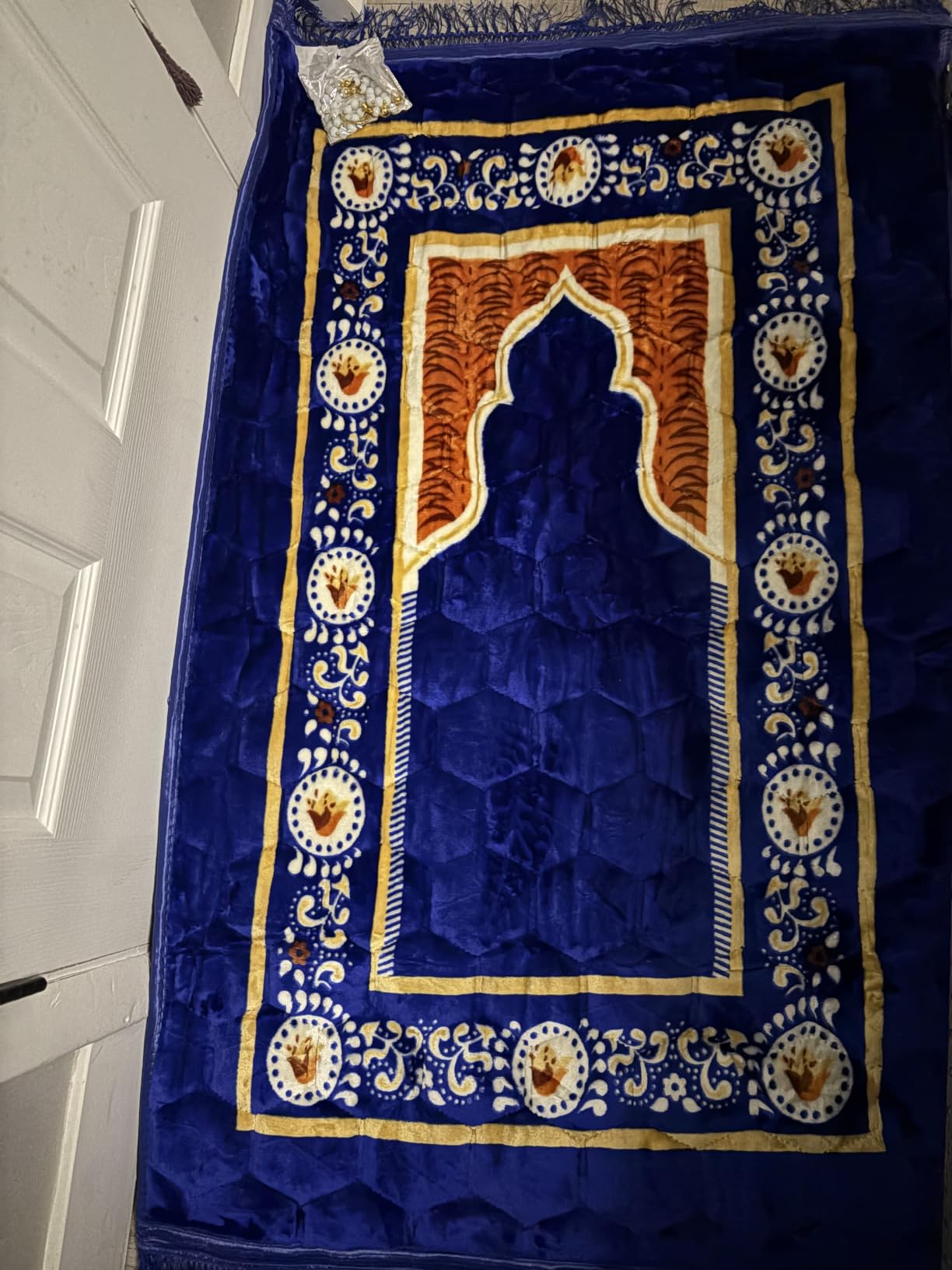 Prayer Rug Muslim Mat Islamic - Padded Very Thick Prayer Rug Sajadah for Men Women with Islam Prayer Beads, Soft and Luxury (31.5