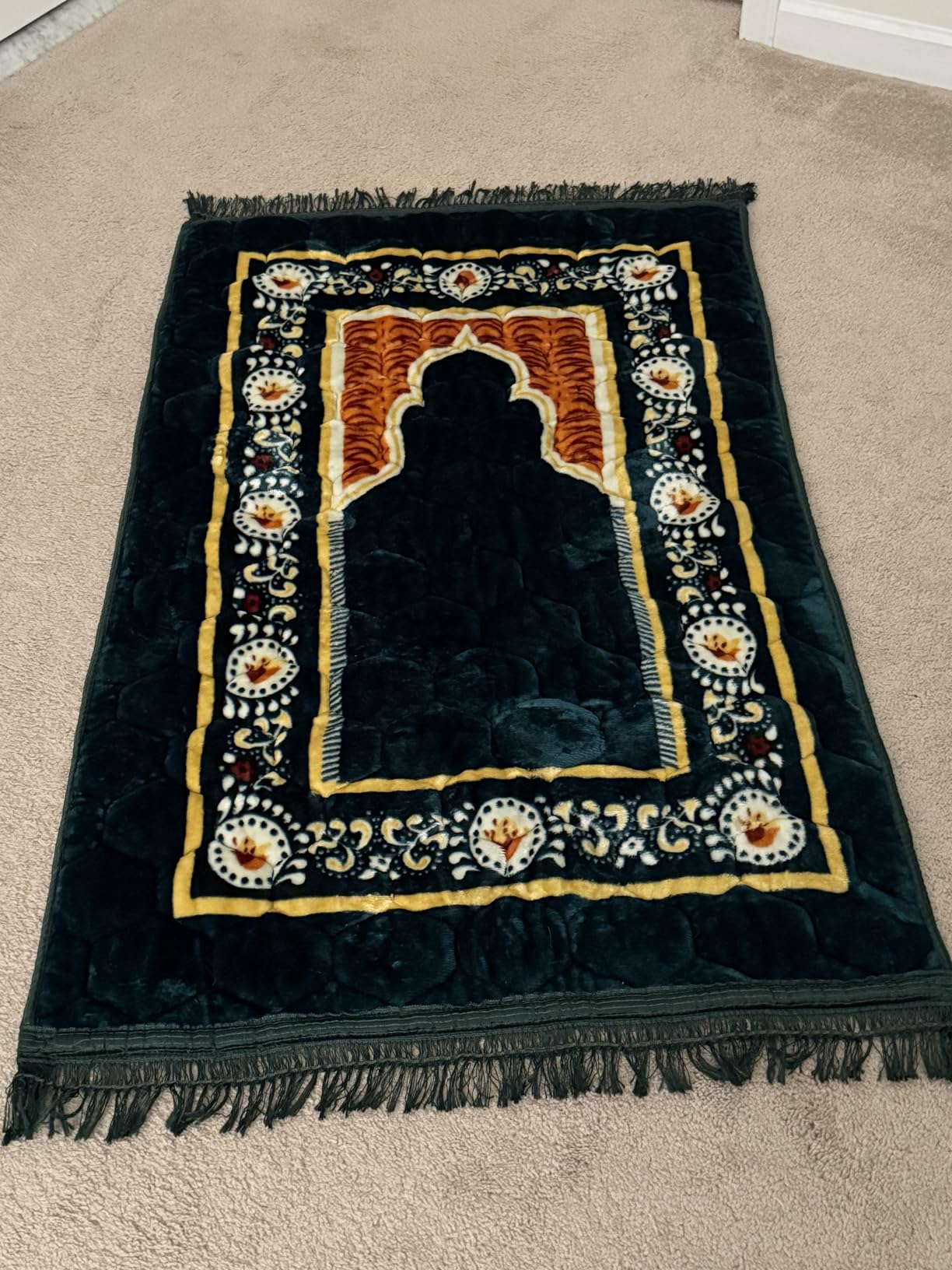 Prayer Rug Muslim Mat Islamic - Padded Very Thick Prayer Rug Sajadah for Men Women with Islam Prayer Beads, Soft and Luxury (31.5