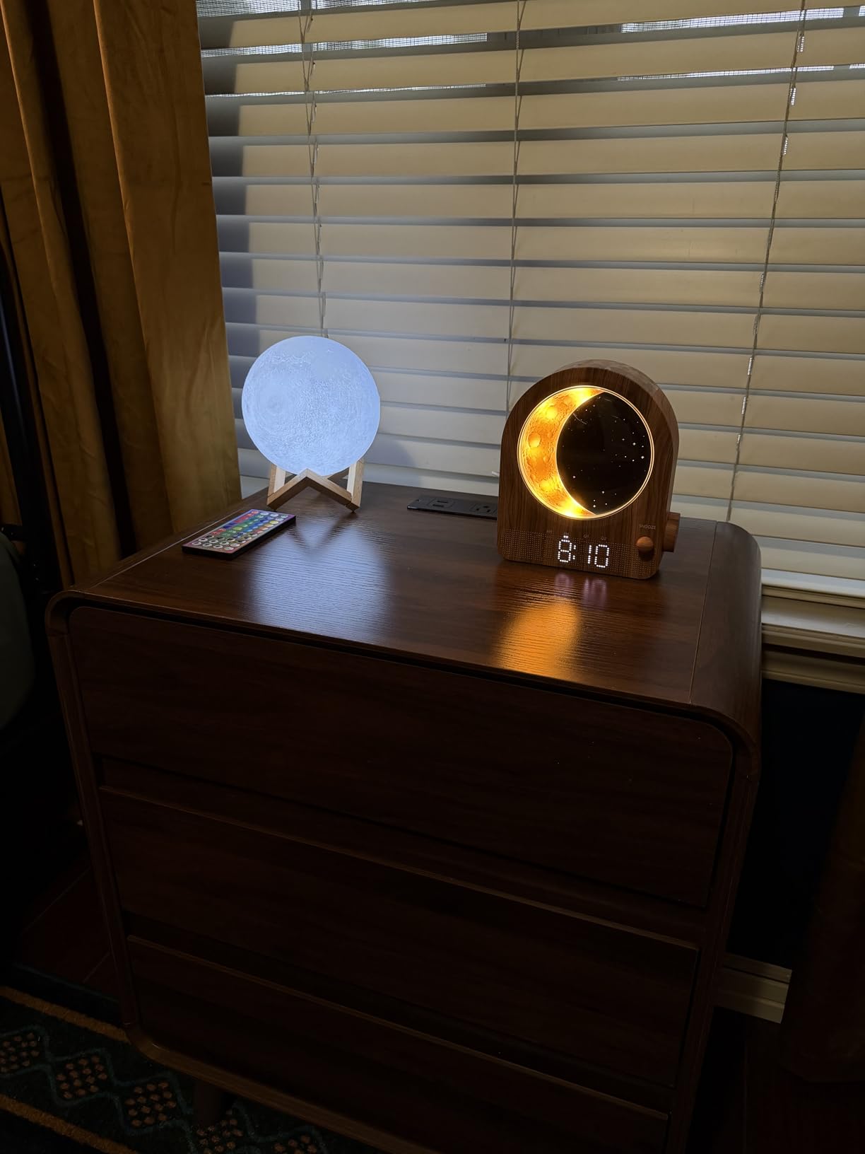 Sunrise Alarm Clocks for Bedrooms, Stepless Dimmable Moon Lamp Dual Alarm Clock with 12 Levels Volume for Heavy Sleepers, 10 Natural Sounds with 30/60/90 mins Timer, Gifts for Women customer photo 2