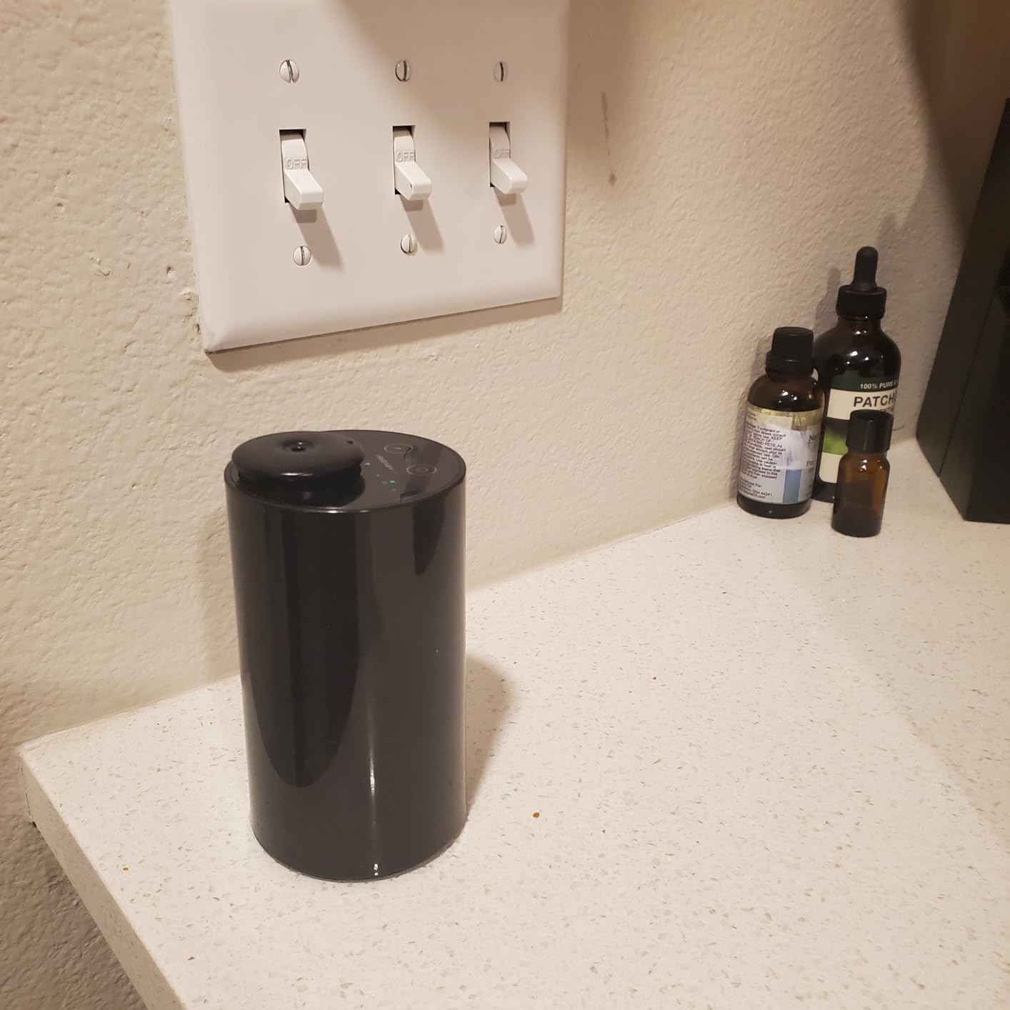 Airversa AN6 Waterless Essential Oil Diffuser Starter Kit, Black | 30 mL RZ C.Hotel Scent Fragrance Oil, Battery Operated, Up to 600 sq ft, Portable for Home Car Office, AN6Kit-30-A customer photo 2