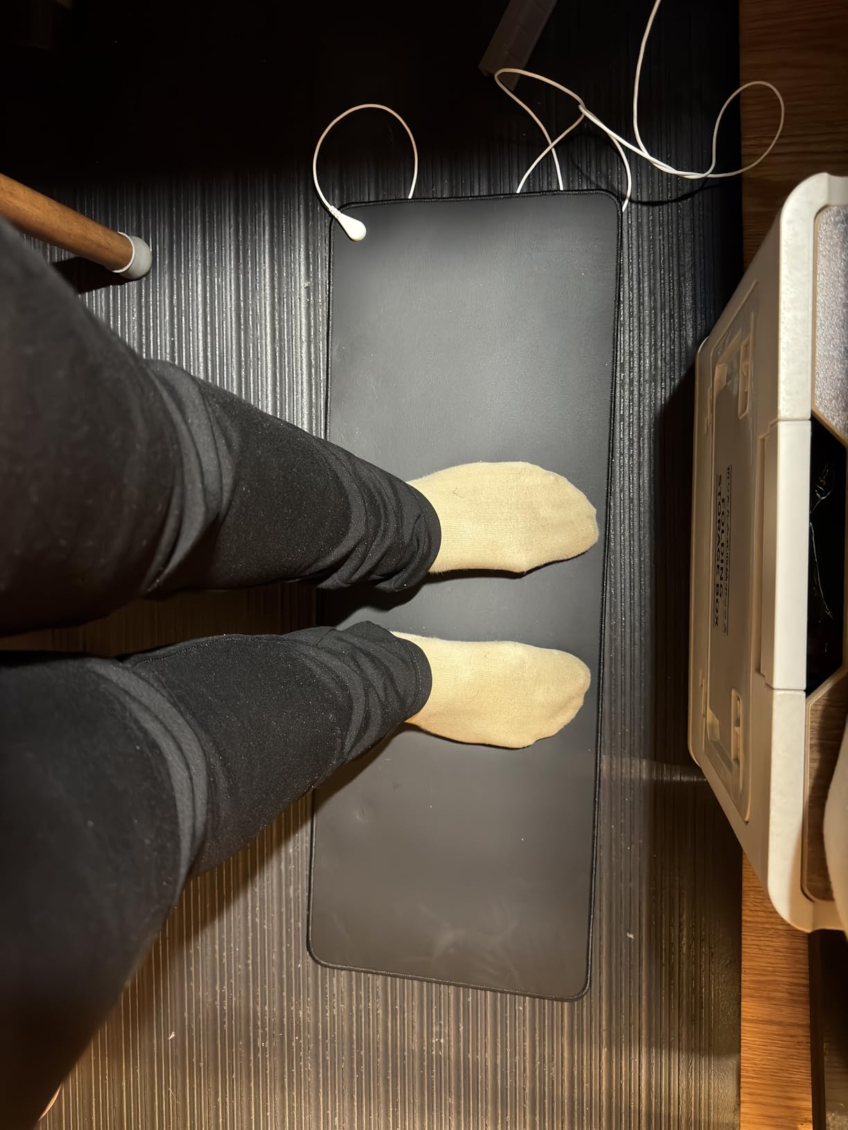Grounding Mat for Desk, Grounded Mats for Sleep, Pain Relief, Stress Relief, Earth Connected Therapy. Grounding Pads with 15ft Cord, Indoor Grounded for Full Body Balance & Wellness Support (26.5x10in) customer photo 2