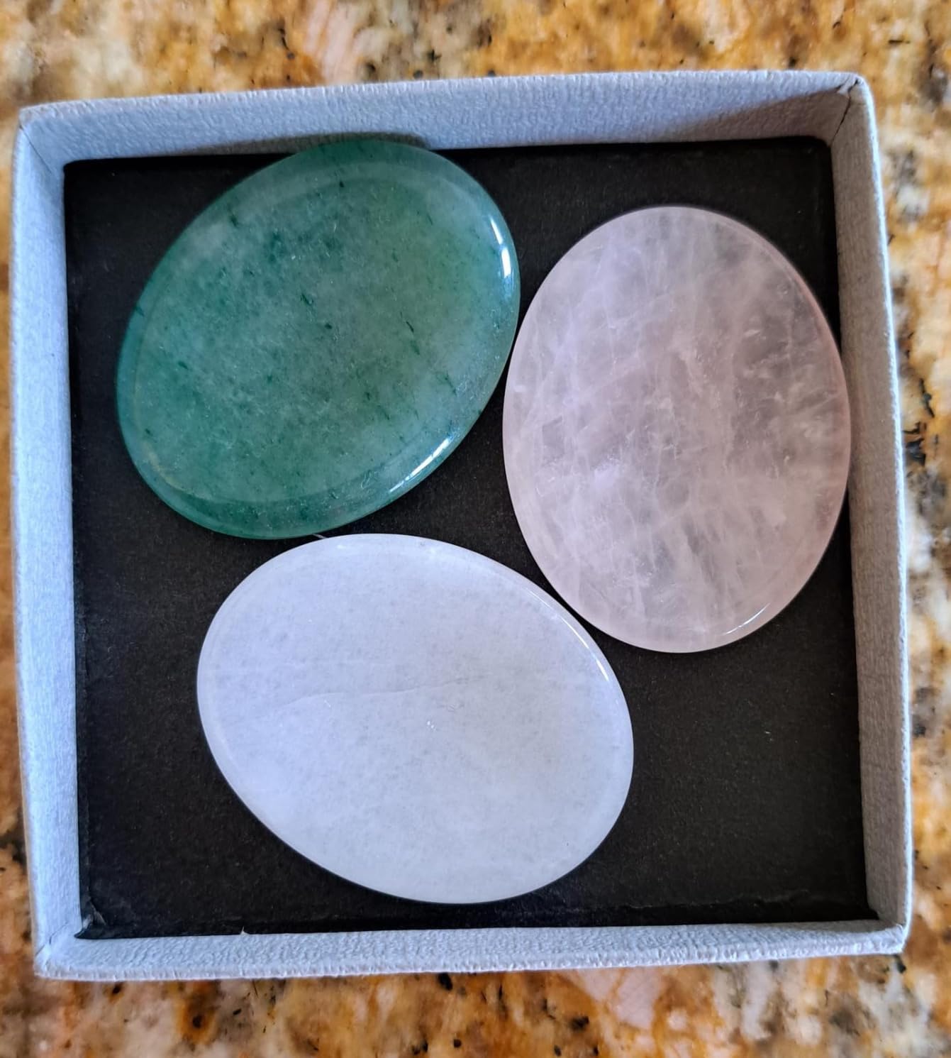Raicegs Crystal Grid for Anxiety Relief Healing Crystals and Stones Set Amethyst Rose Quartz Clear Quartz Reiki Crystal Gifts for Women customer photo 2
