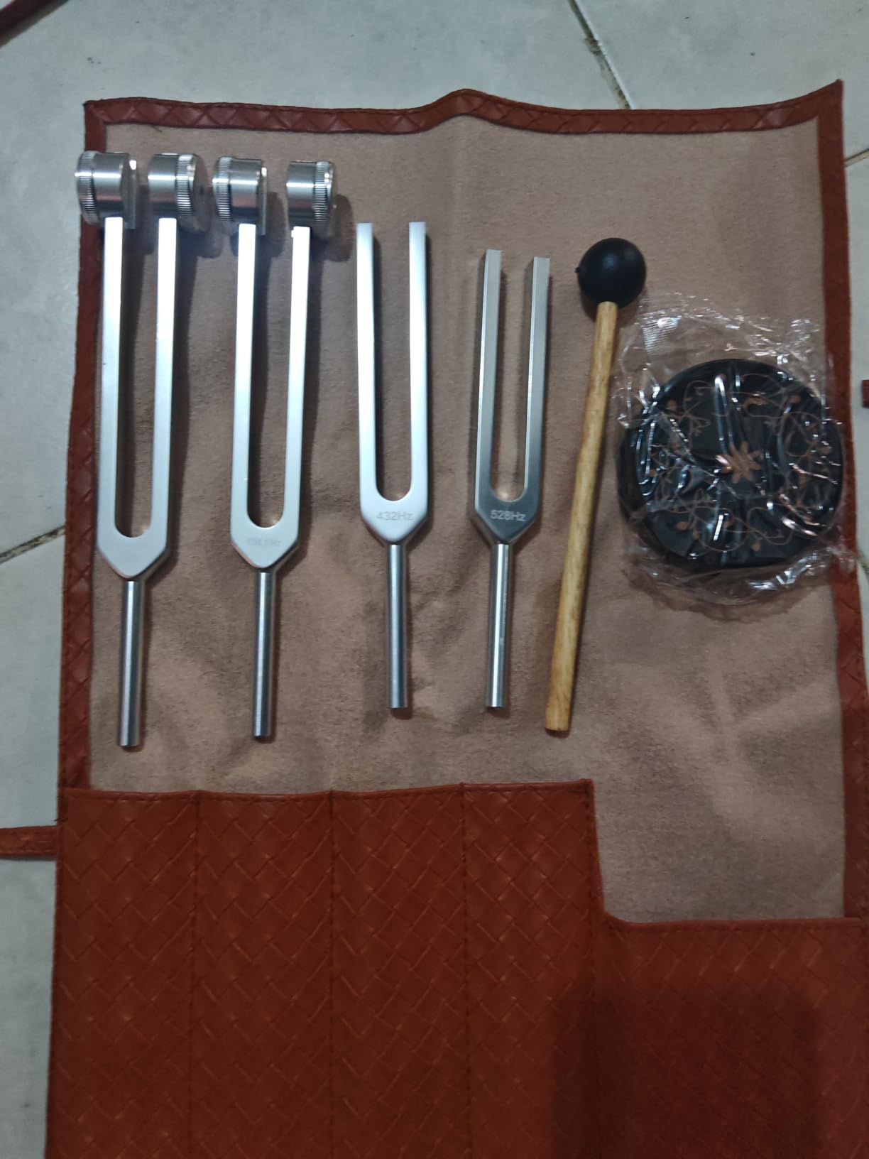 Tuning Forks for Healing (128Hz, 136.1Hz, 432Hz, 528Hz), Medical-Grade Weighted & Unweighted Tuning Forks Set with Vegan Leather Pouch & Activator, for Chakra/Sound Therapy/Yoga/Meditation customer photo 1