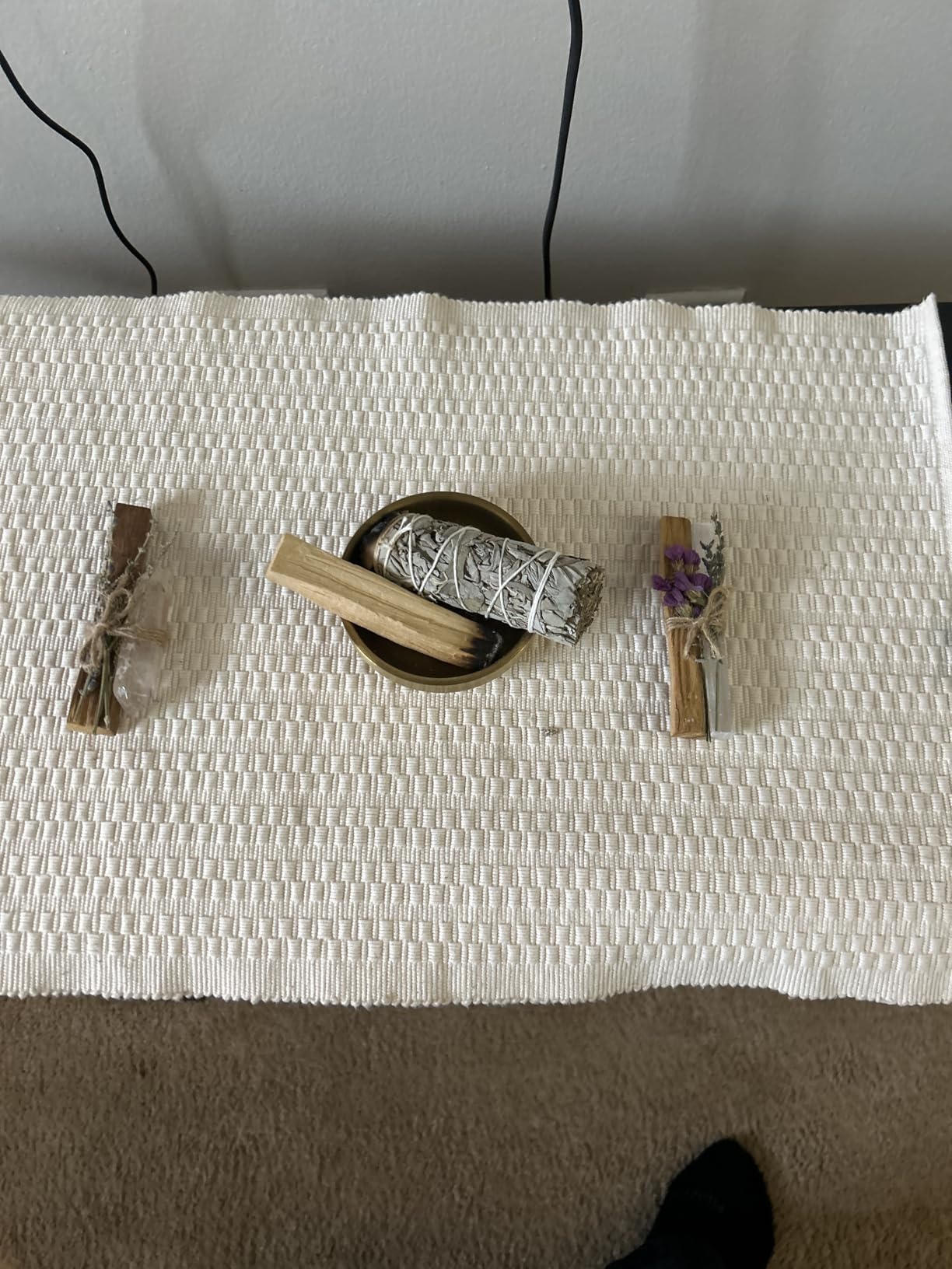 Anima Energy Cleansing Set for Release, Renewal & Positive Energy | Elegant gift box with two white sage sticks, two palo santo sticks, clear quartz, selenite and a golden lotus smudge bowl customer photo 1