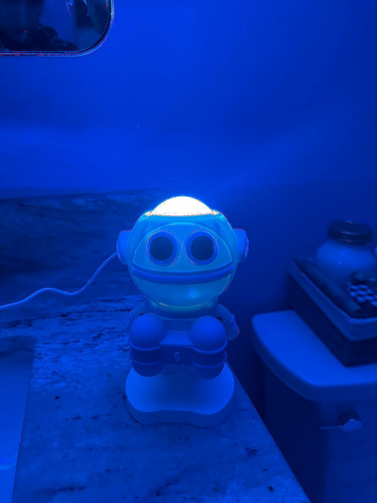 XEBKOR Astronaut Sunset Lamp, 720 Magnetic Rotating RGB LED Night Light, 16M Colors Smart APP Control, Aesthetic Room Decor & Mood Lighting, Unique Space Gifts for Kids Teen Girls Adults customer photo 2