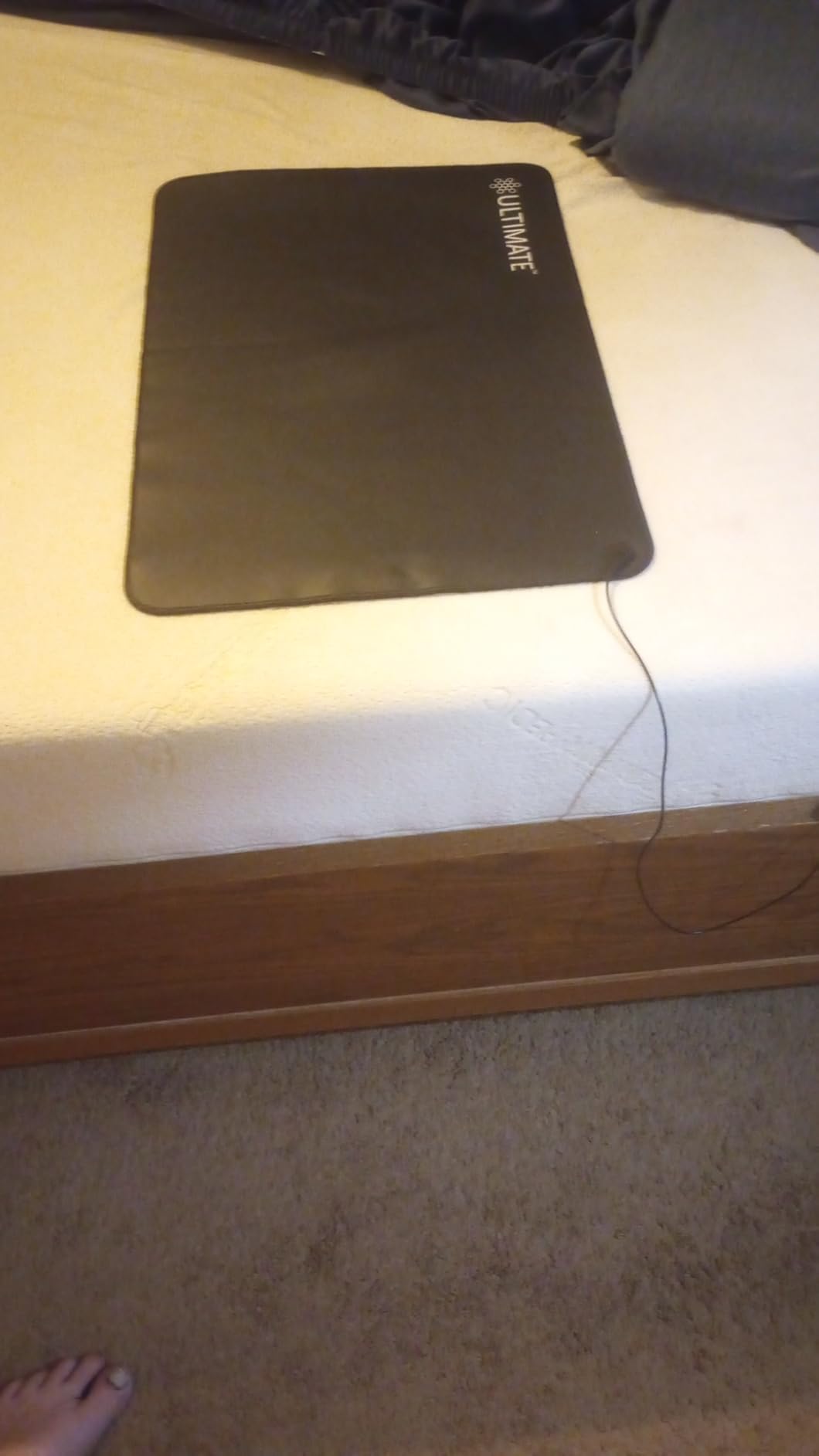 Ultimate Grounding Mat, Conductive Carbon Grounded Pad. Supports Sleep, Energy, Pain Relief, Inflammation & Wellness. Connect to The Earth Indoors. with 18-Foot Grounding Cord customer photo 2