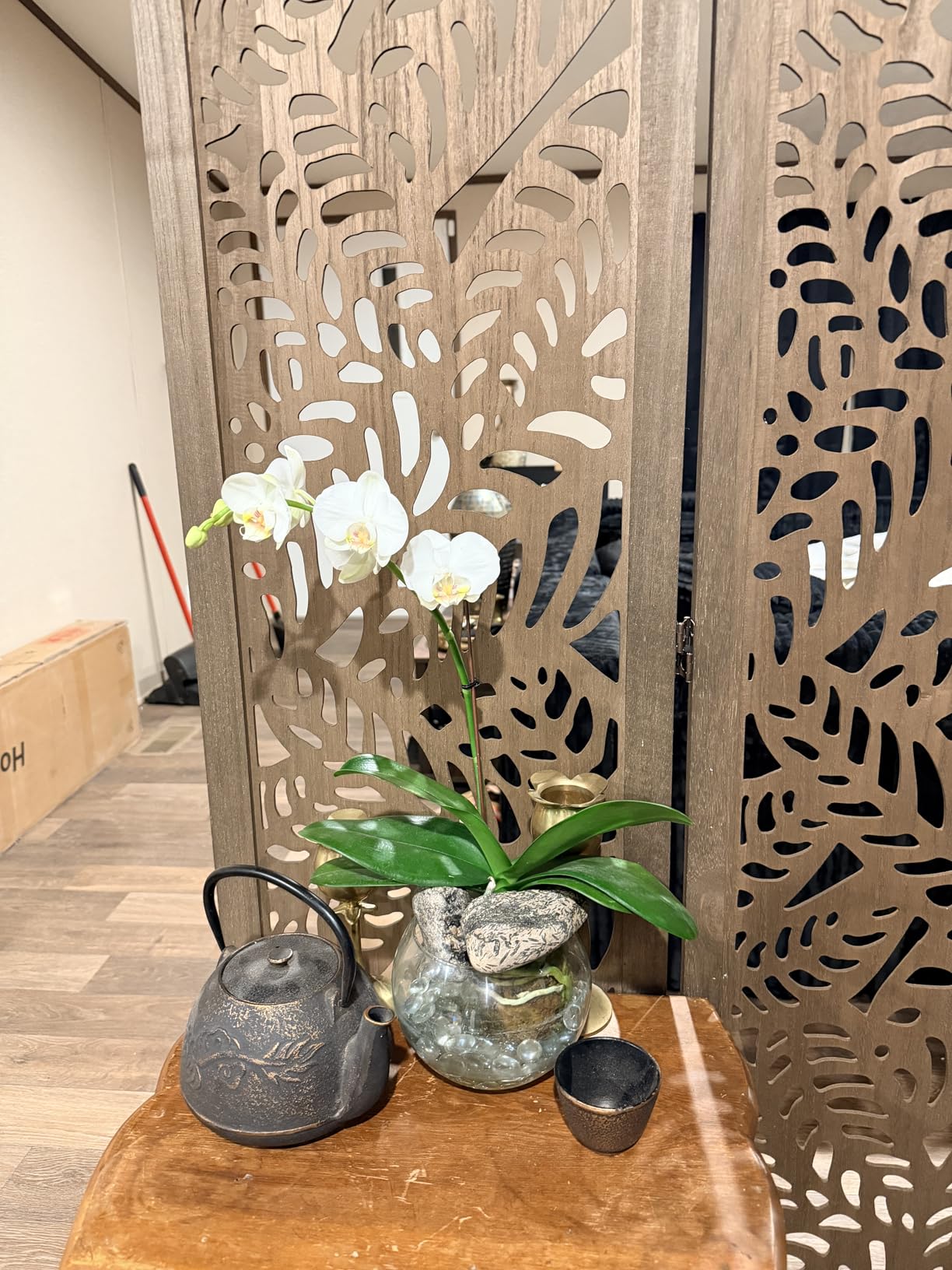 Leaf-Carved Room Divider Privacy Screen - 67 Inch Tall Foading Decorative Wood Screen Dividers Panel for Home - Natural Wood Room Partitions for Enhanced Privacy and Style Natural 6 Paned customer photo 2