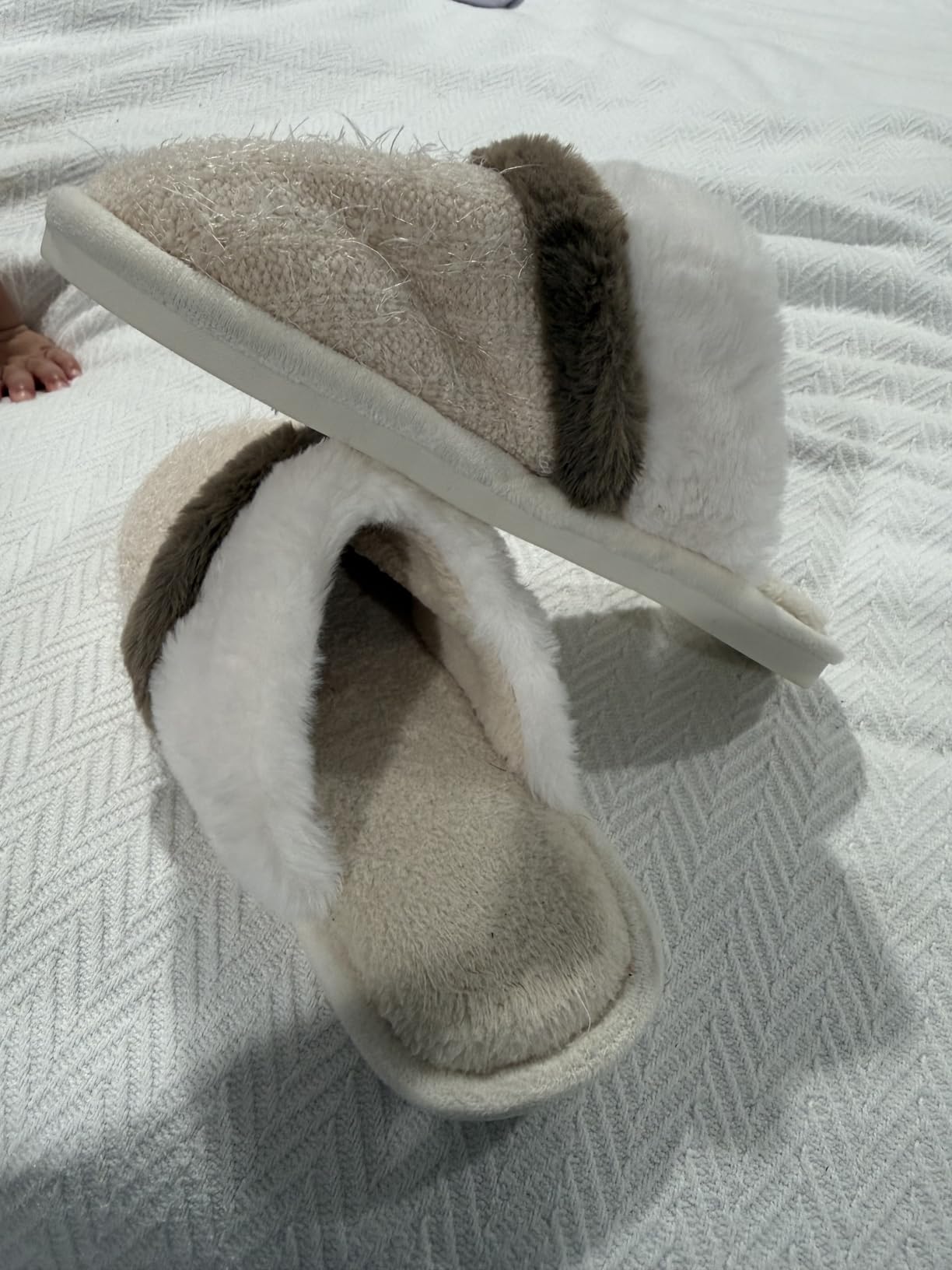 GOEWY Fuzzy Slippers for Women Indoor Outdoor with Memory Foam Cozy Shoes customer photo 2
