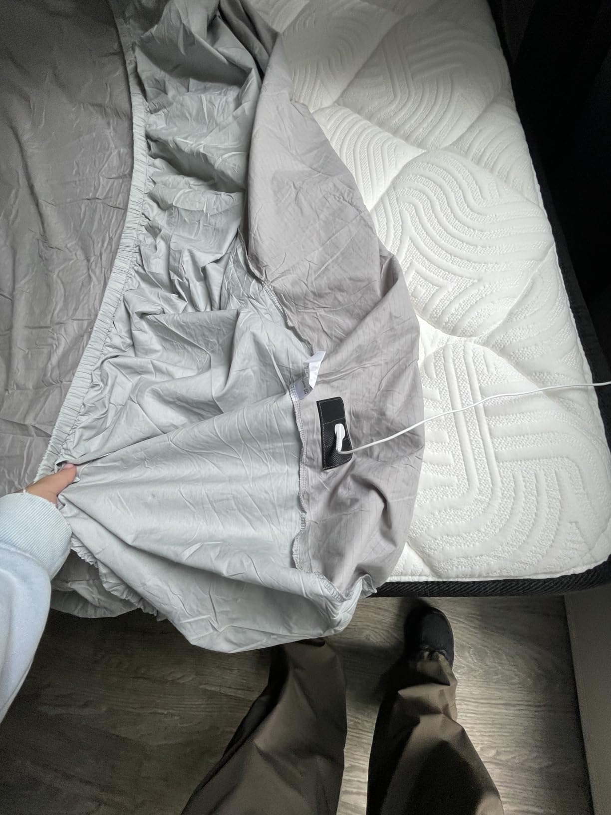 Grounding Sheets Queen Size, Earth Grounded Fitted Bed Sheet with 10% Pure Silver Fiber + 90% Organic Cotton, for Improved Sleep & Wellness (Gray, Queen - 80