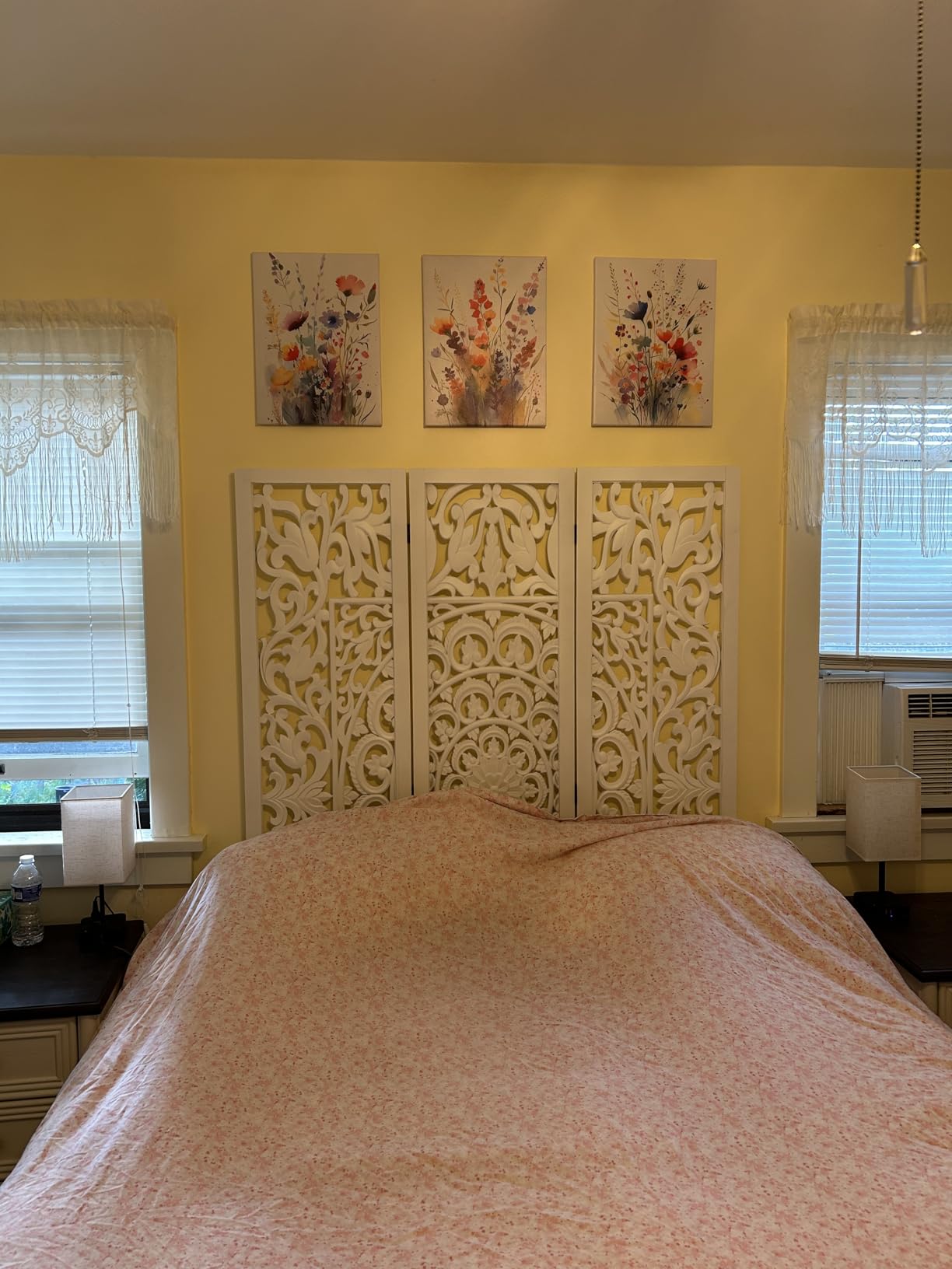 Boho Room Divider with Leaves Carving, 4-Panel Openwork Wood Screen, Decorative Folding Partition for Bedroom & Studio Apartment, 67