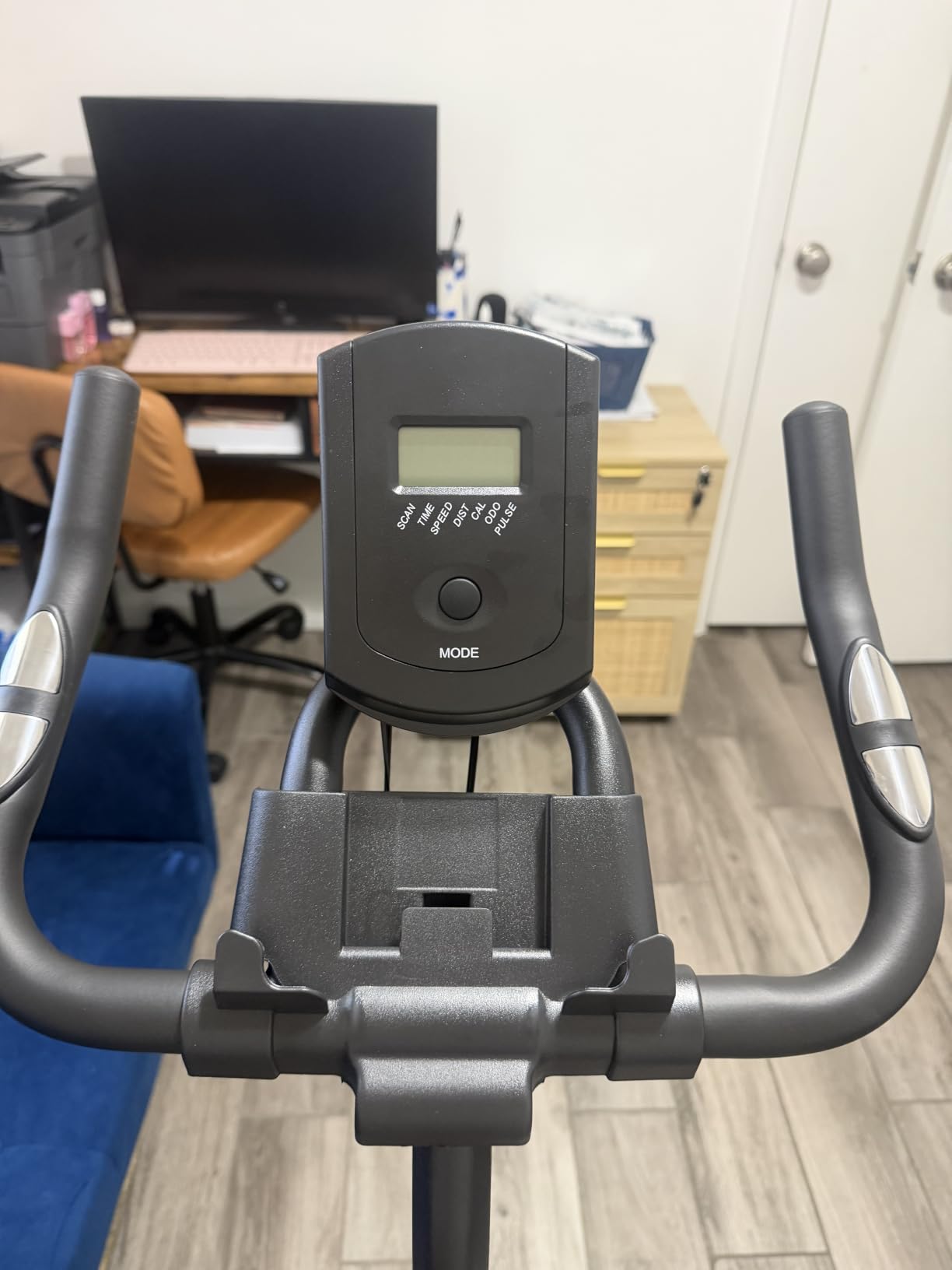 CURSOR FITNESS Exercise Bike, Stationary Bikes for Home with Brake Pad customer photo 2