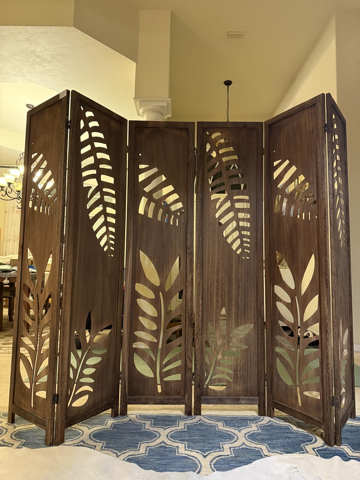 GIANTEX 4 Panel Boho Room Divider with Carved Palm Leaf Pattern, Natural | Wooden Folding Privacy Screen, Decorative Partition Wall Divider for Room Separator, Home Office, Bedroom, Apartment, Studio customer photo 1