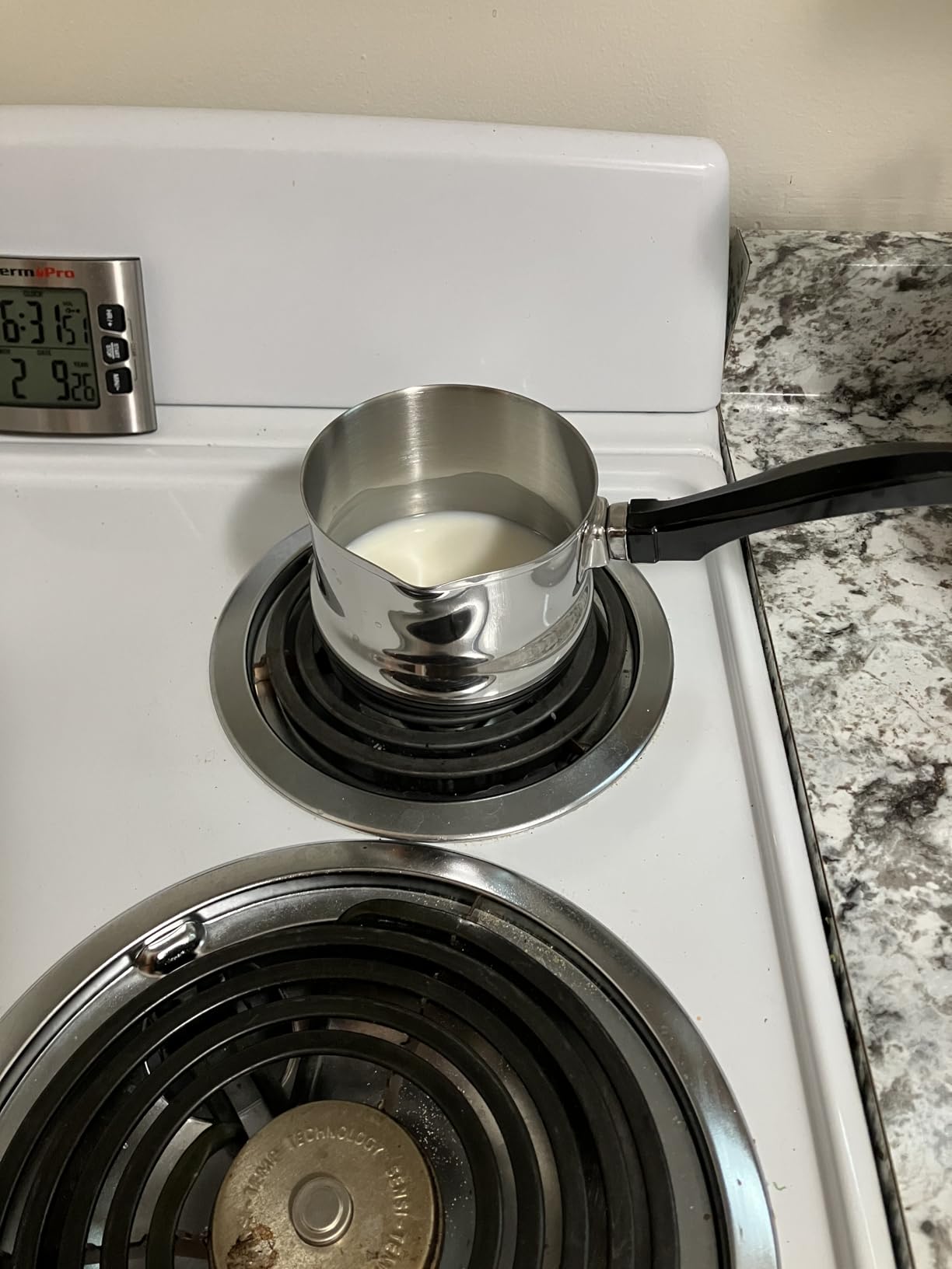 Farberware Classic Series 16 Quart Stock Pot with Lid, Stainless Steel | Even heating, large stock pot with lid induction pots compatible, soup cooking pots, dishwasher safe, oven safe to 350°F customer photo 2