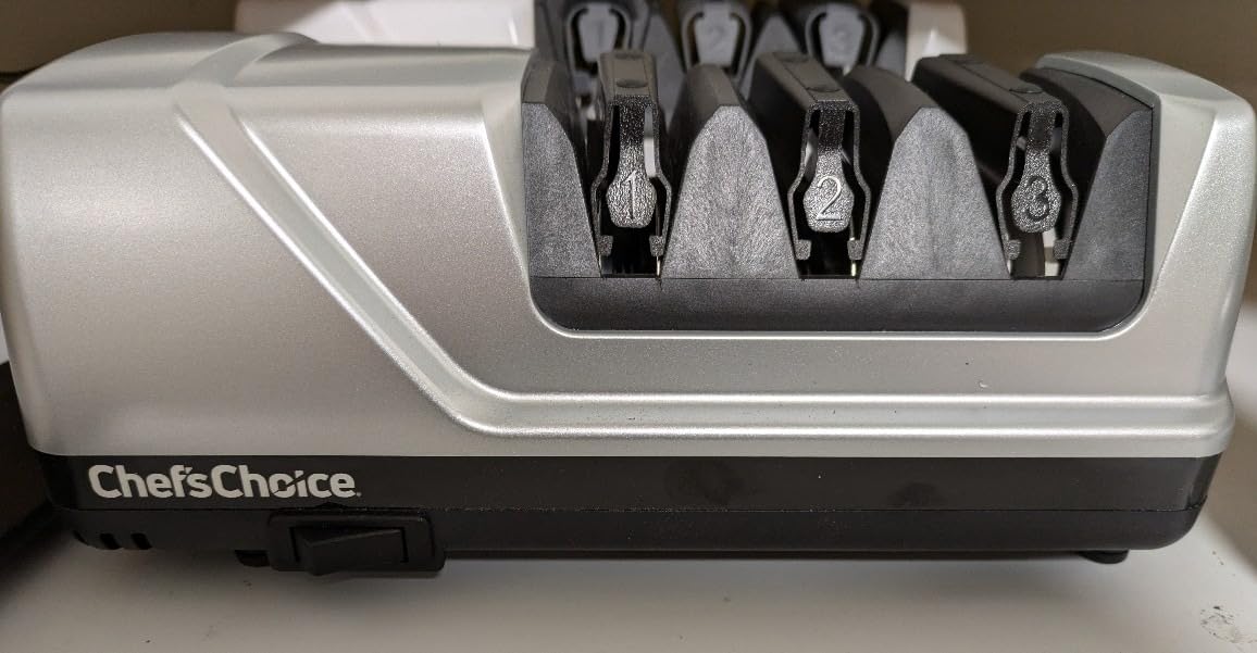 Chef'sChoice 15XV EdgeSelect Professional Electric Knife Sharpener with 100-Percent Diamond Abrasives and Precision Angle Guides for Straight Edge and Serrated Knives, 3-Stage, Gray customer photo 2