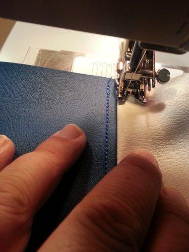 SINGER® 4423 (Grey) High Speed Heavy Duty Sewing Machine with Accessory Kit | 23 stitches deliver 97 applications, 50% more power for denim and canvas, 1100 stitches/min, metal frame, 1-step buttonhole customer photo 1