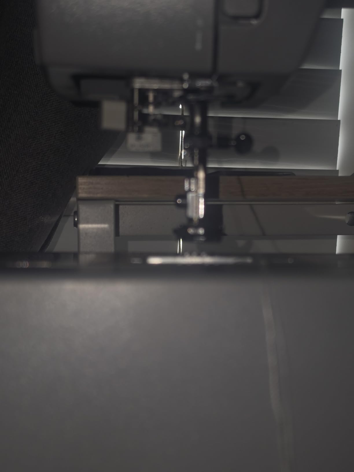 SINGER® 4423 (Grey) High Speed Heavy Duty Sewing Machine with Accessory Kit | 23 stitches deliver 97 applications, 50% more power for denim and canvas, 1100 stitches/min, metal frame, 1-step buttonhole customer photo 2