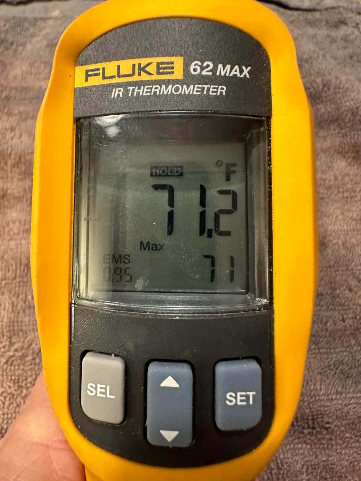 Fluke 62 Max Industrial Infrared Thermometer, -22 to +932 Degree F Range, Single Laser Targeting, 10:1 Distance to Spot Ratio, IP54 Rating, Includes 3 Year Warranty, (Not for Human Temp) customer photo 2