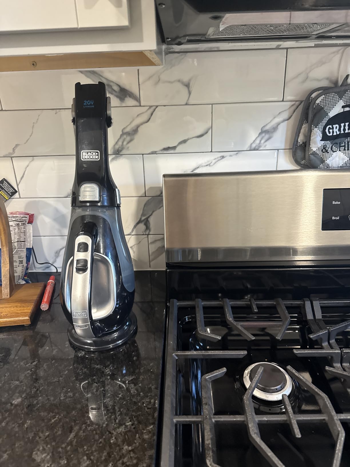BLACK+DECKER dustbuster 20V Hand Vacuum Cordless Rechargeable, Car Vacuum Portable, Powerful Suction AdvancedClean Hand Vac with Extendible Crevice Tool, Flip-Up Brush and Charging Base (BDH2000L) customer photo 2