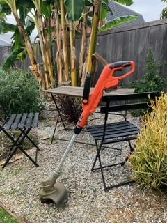 BLACK+DECKER 20V MAX String Trimmer and Edger 2 in 1, Cordless Weed Wacker with Auto Spool Feed (LST300) customer photo 1
