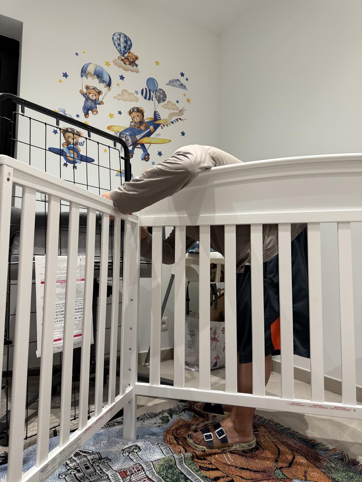 Graco Benton 5-in-1 Convertible Crib, White | GREENGUARD Gold Certified, Converts from Baby Crib to Toddler Bed, Daybed and Full-Size Bed, Fits Standard Baby Crib Mattress customer photo 1