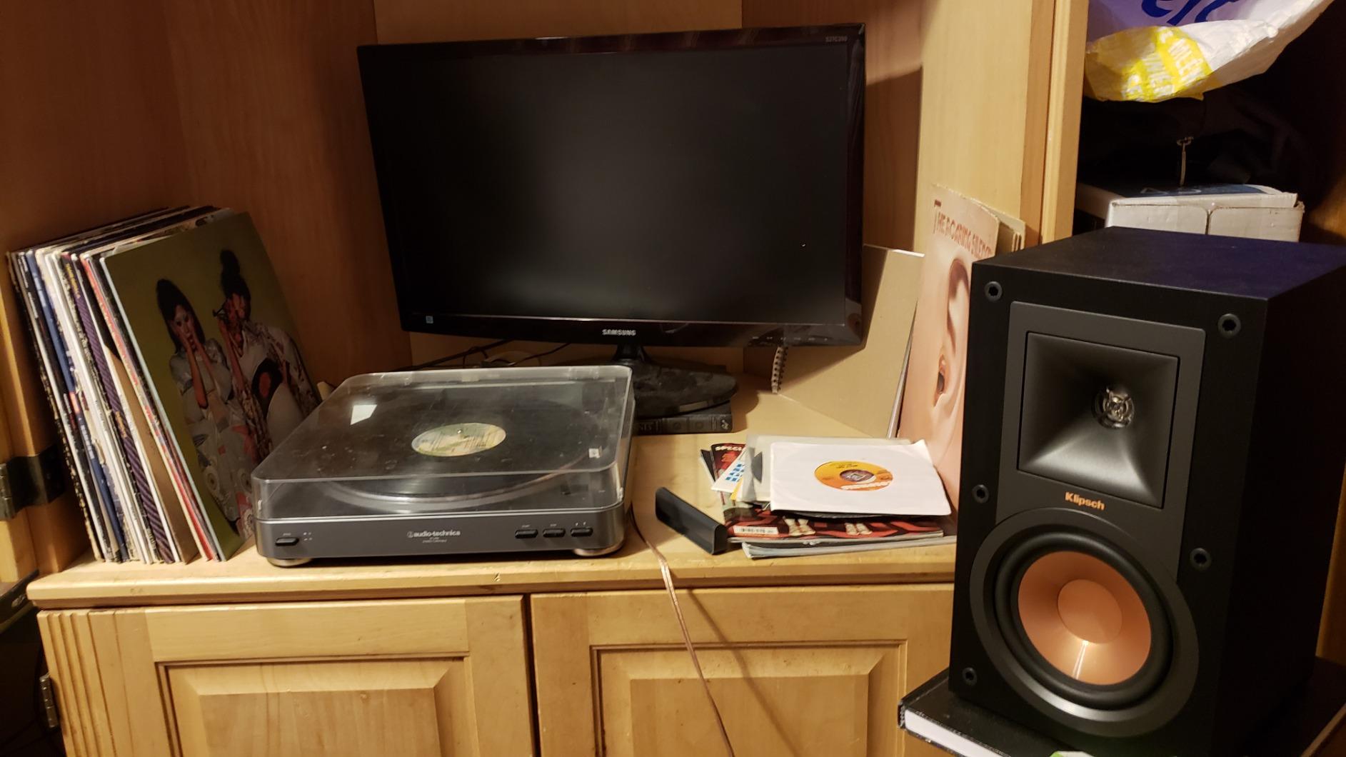 Klipsch R-15M Bookshelf Speaker (Pair) customer photo 1