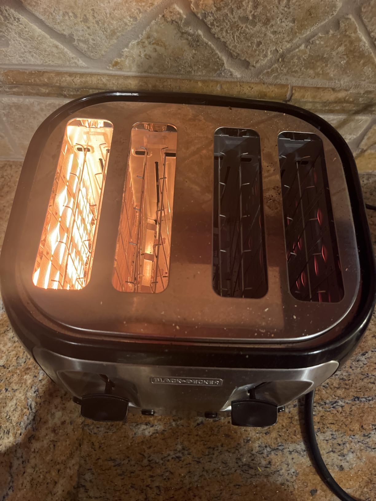 BLACK+DECKER 4-Slice Toaster with Extra-Wide Slots | Extra-wide slots, 7 shade settings, bagel mode and removable crumb tray for customized toasting. customer photo 1