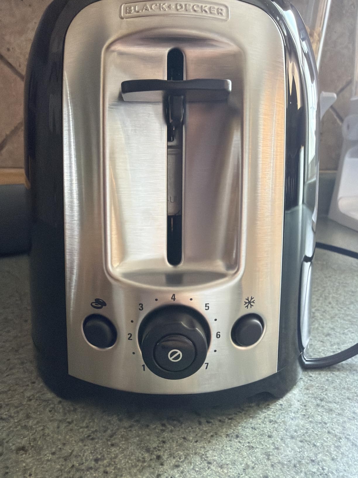 BLACK+DECKER 4-Slice Toaster with Extra-Wide Slots | Extra-wide slots, 7 shade settings, bagel mode and removable crumb tray for customized toasting. customer photo 2