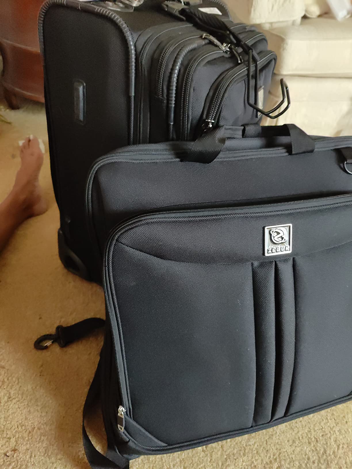 ZEGUR Premium travel garment bag. Carry-on for Men & Women. Hangs 4 Items customer photo 2