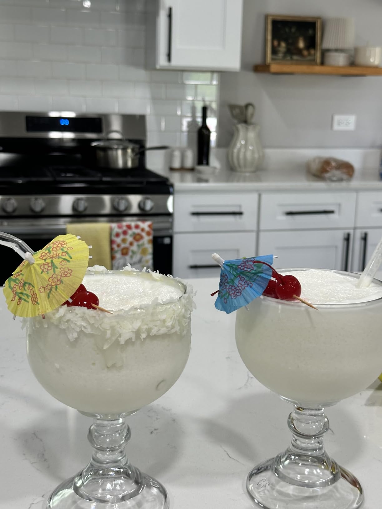 Chefcaptain Margarita Glass Schooner- 21.5 Oz Set of 4 Extra Large Goblet With Clips ZERO LEAD Crystal Style Shrimp Cocktail, Coronaritas, Margaritas Set Of 4 With 4 Color Clips customer photo 2