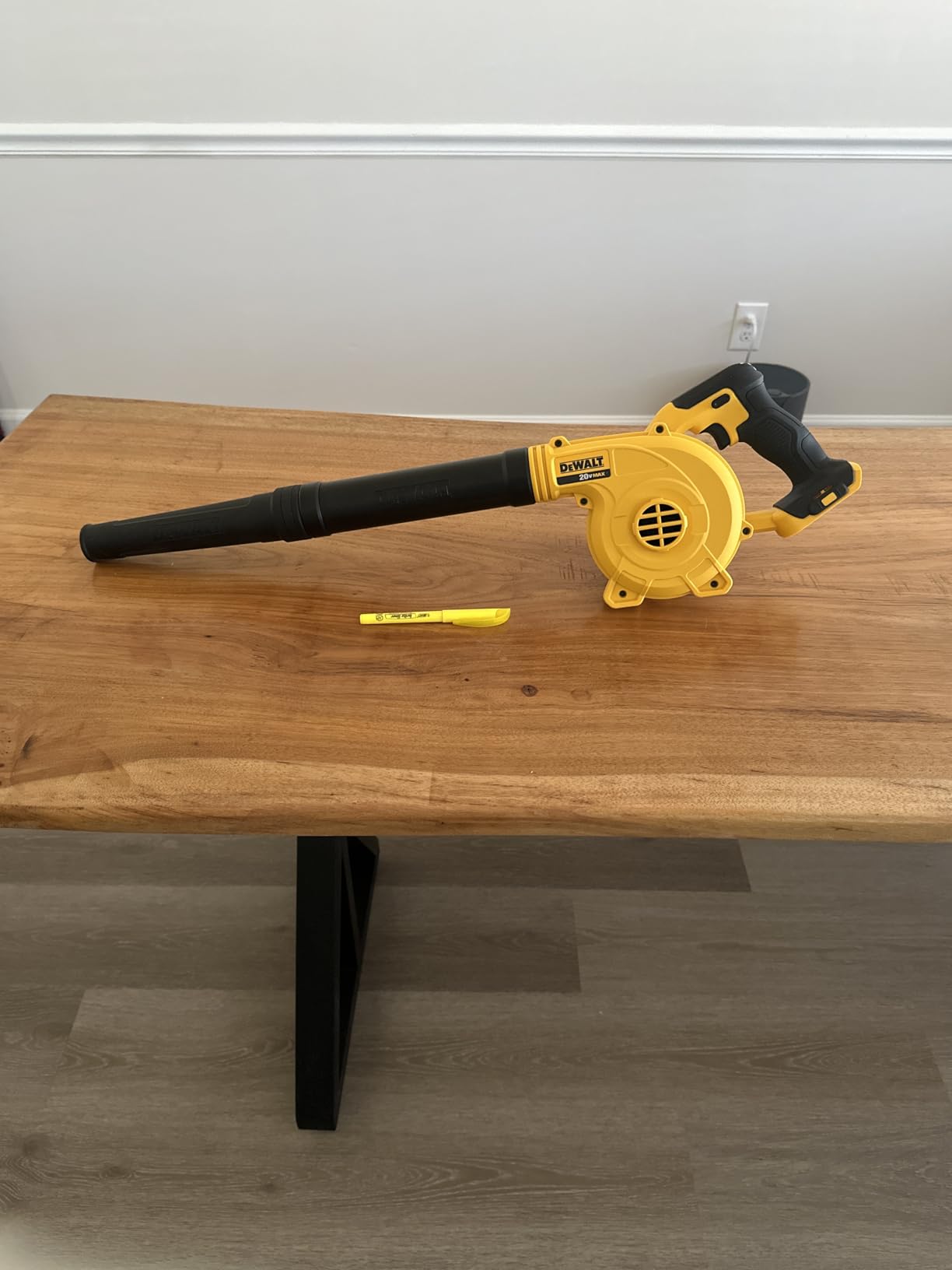 DEWALT 20V MAX Blower, 100 CFM Airflow, Variable Speed Switch, Includes Trigger Lock, Bare Tool Only (DCE100B) customer photo 1
